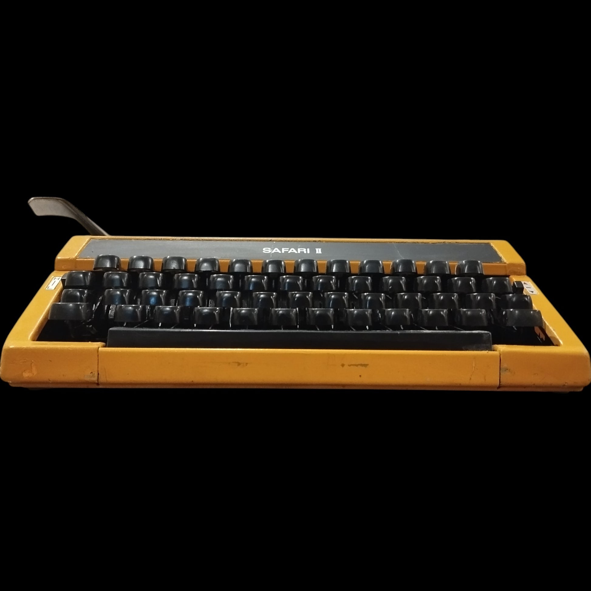 Image of Imperial Safari II QWERTZ keyboard Typewriter. Available from universaltypewritercompany.in