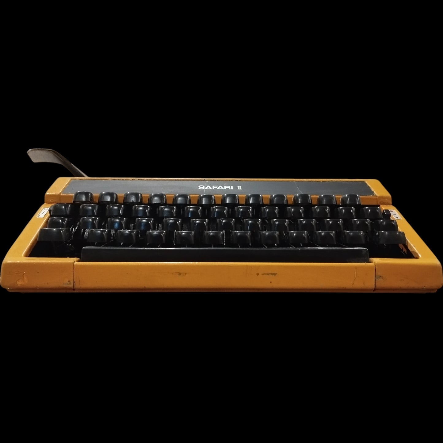 Image of Imperial Safari II QWERTZ keyboard Typewriter. Available from universaltypewritercompany.in