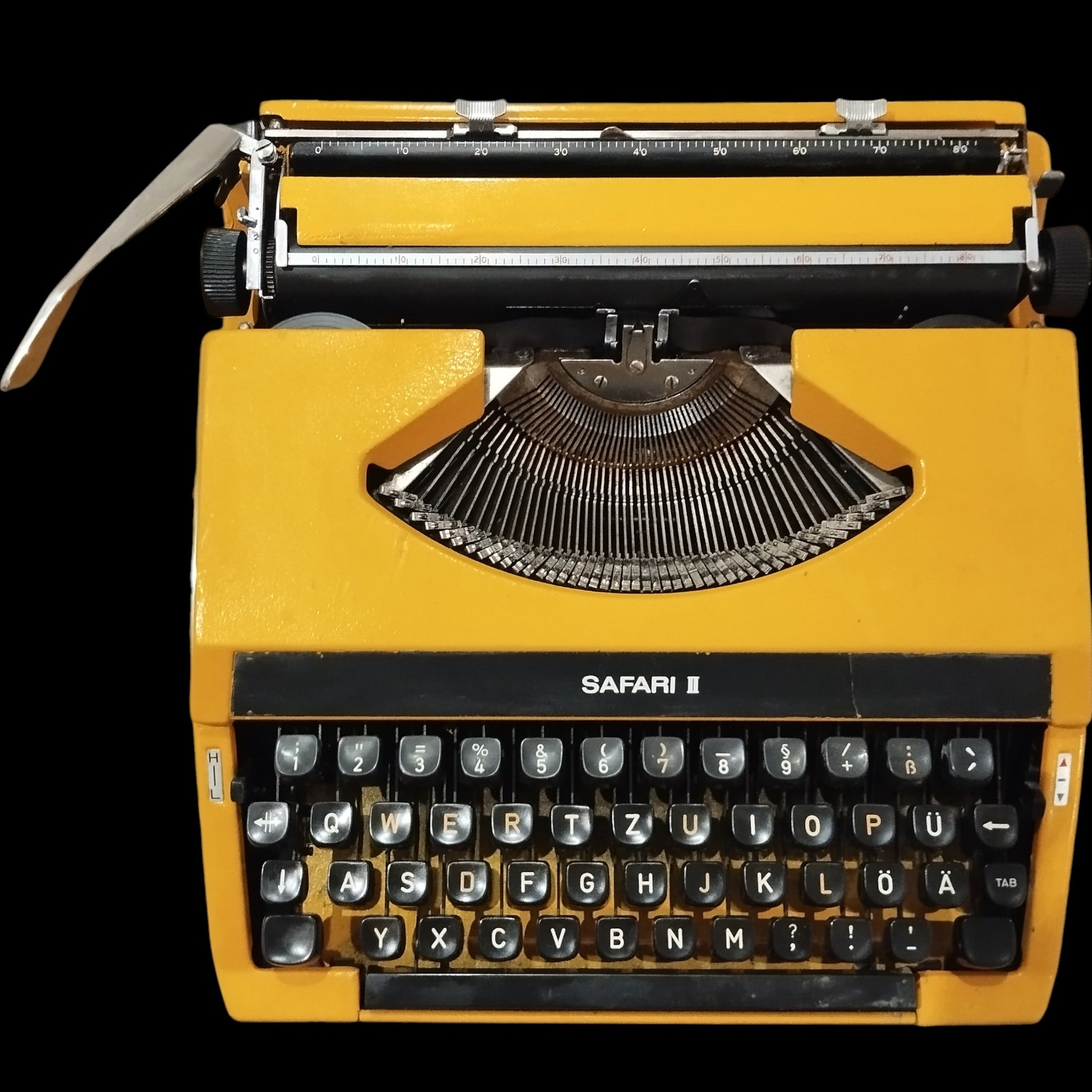 Image of Imperial Safari II QWERTZ keyboard Typewriter. Available from universaltypewritercompany.in