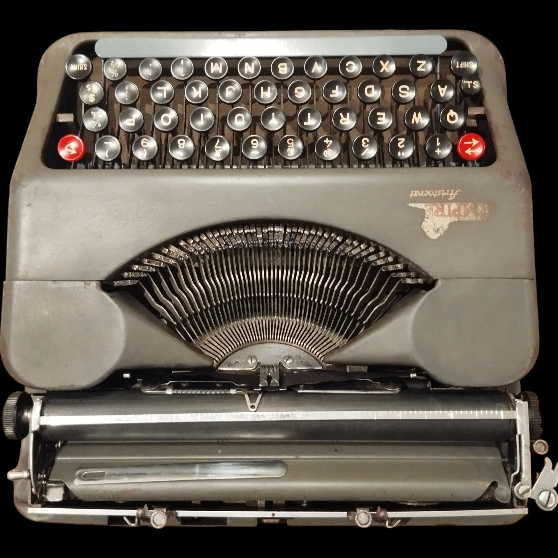 Image of Empire Aristocrat Typewriter. Available from universaltypewritercompany.in