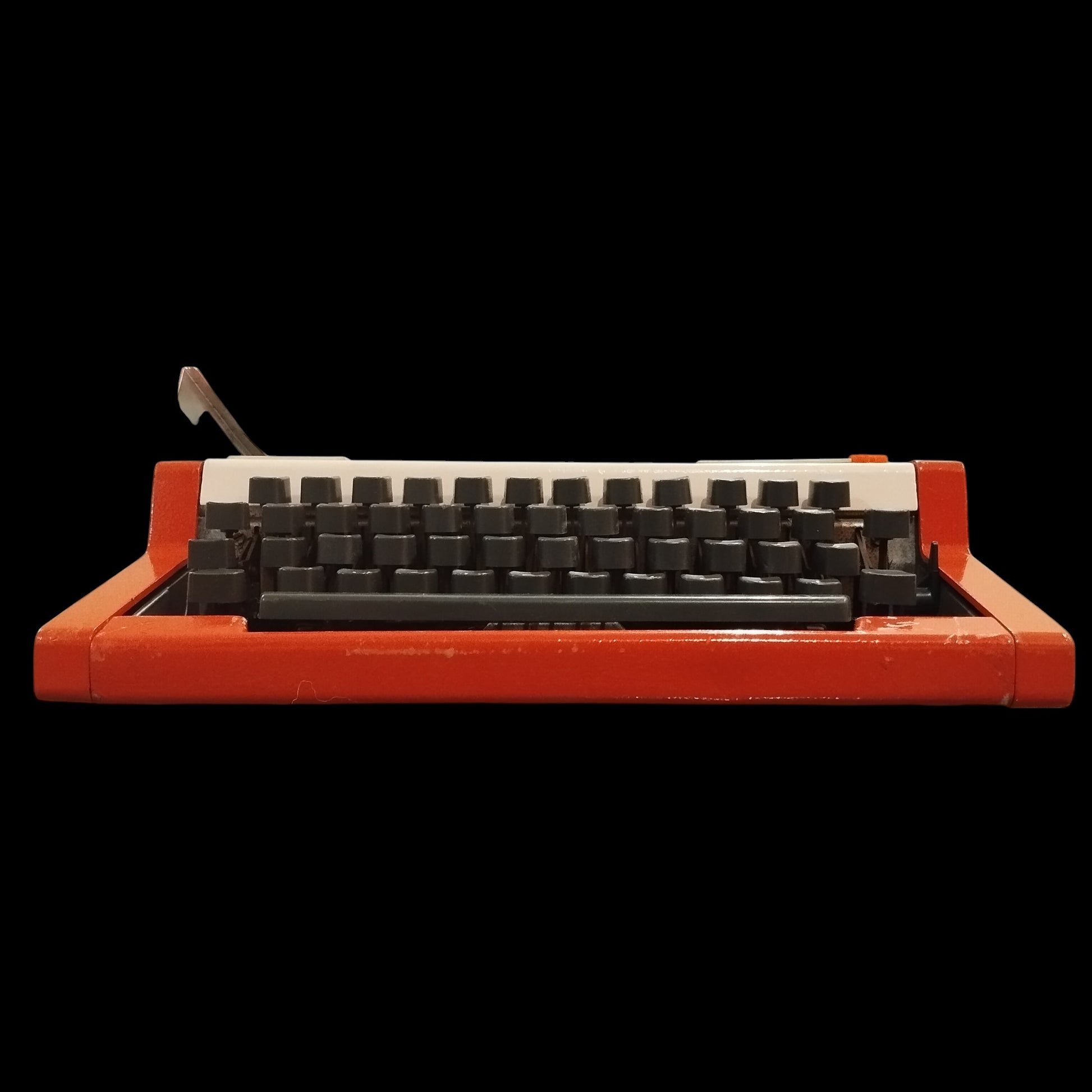 Image of Olympia Traveller De Luxe Typewriter. Available from universaltypewritercompany.in