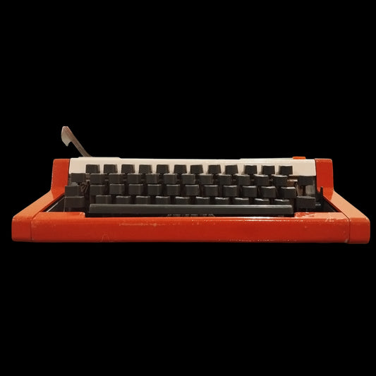 Image of Olympia Traveller De Luxe Typewriter. Available from universaltypewritercompany.in