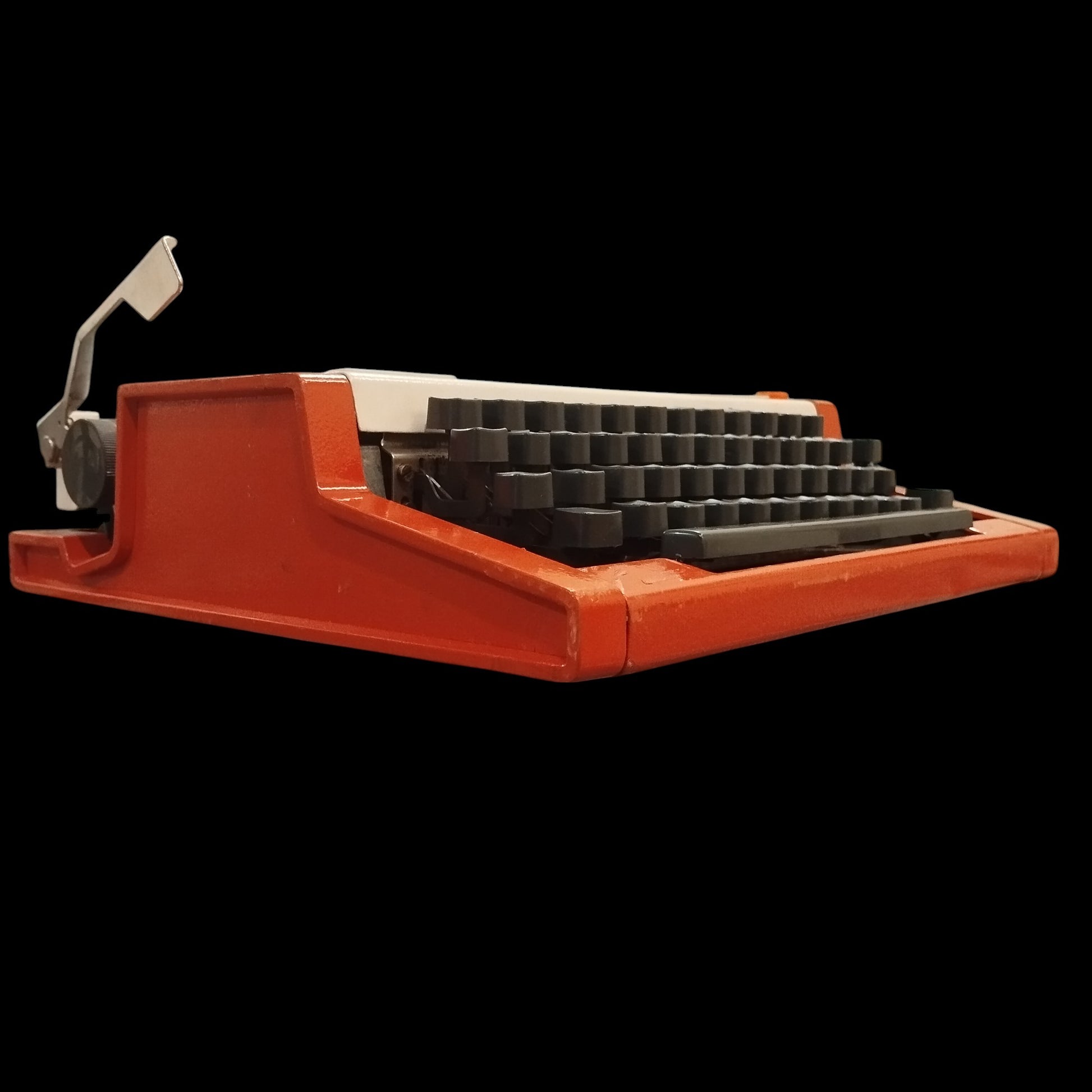 Image of Olympia Traveller De Luxe Typewriter. Available from universaltypewritercompany.in