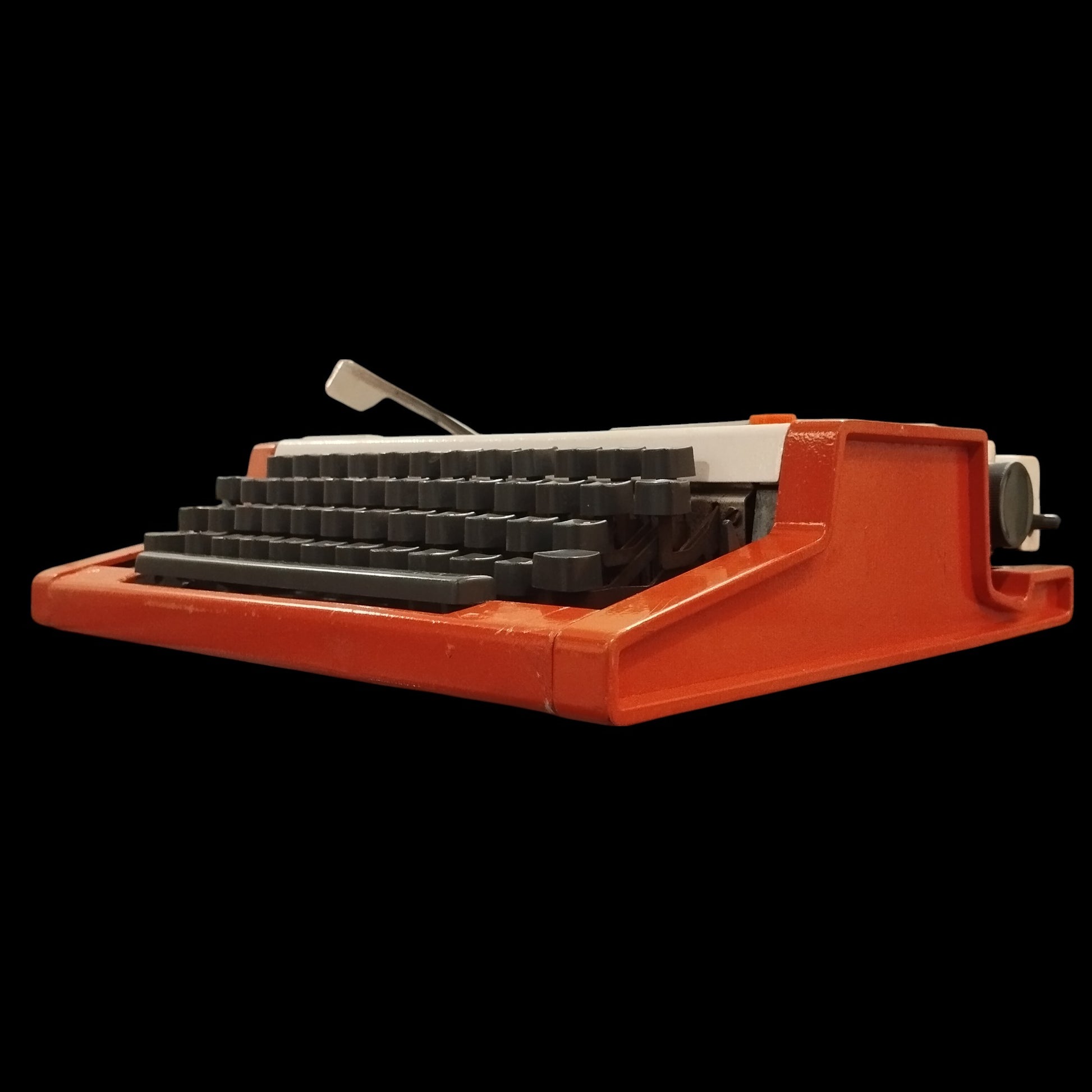 Image of Olympia Traveller De Luxe Typewriter. Available from universaltypewritercompany.in