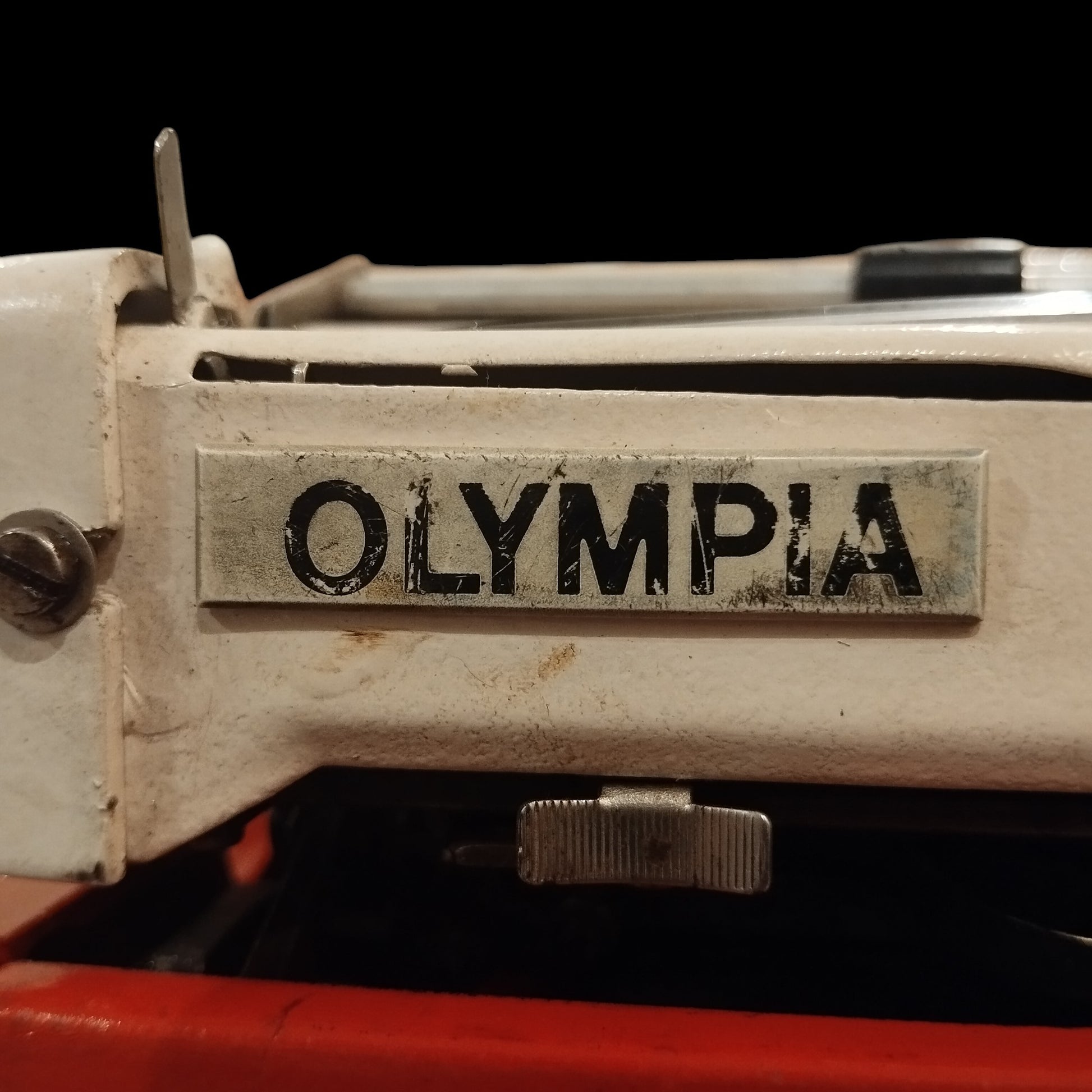 Image of Olympia Traveller De Luxe Typewriter. Available from universaltypewritercompany.in
