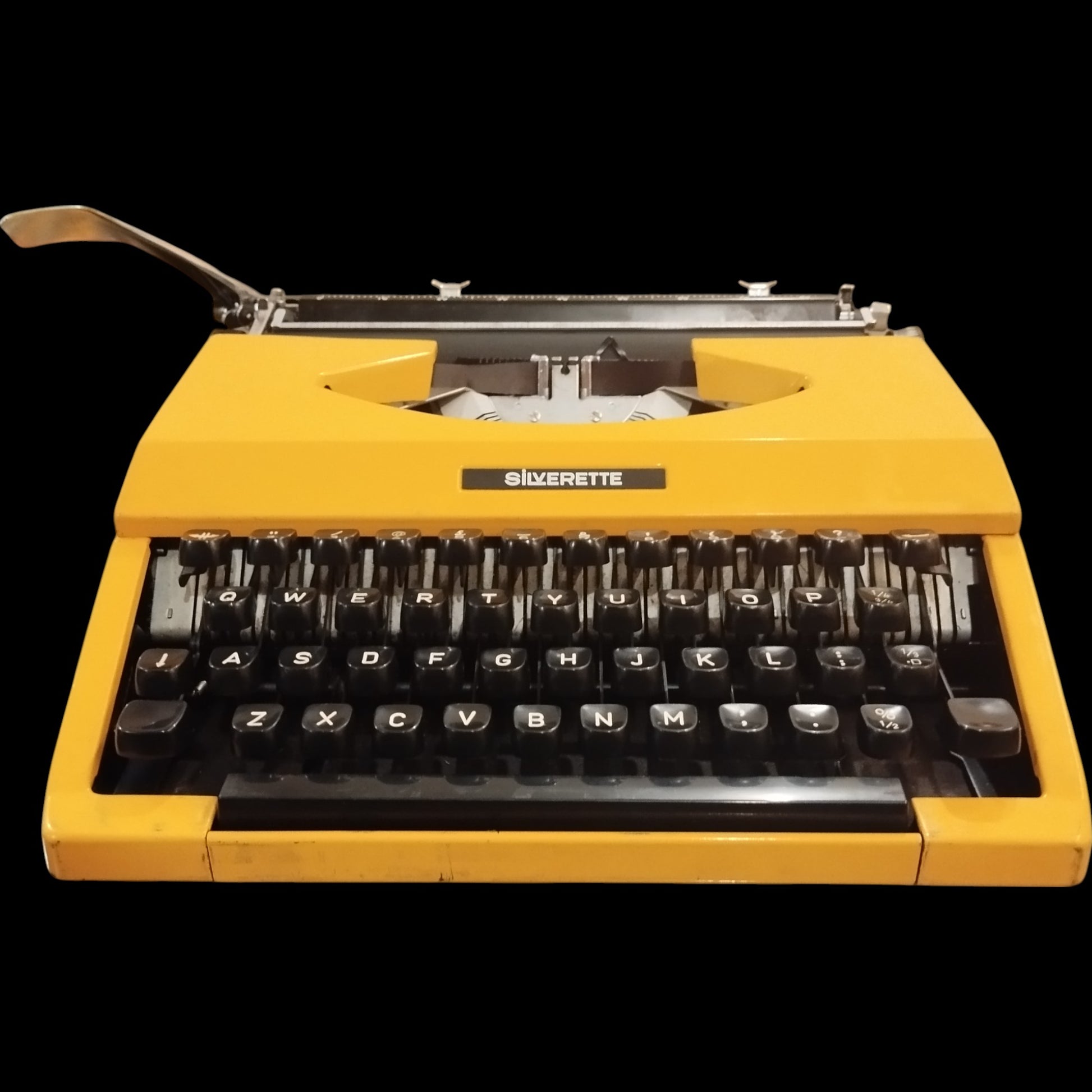 Image of Silver Reed Silverette Typewriter. Available from universaltypewritercompany.in