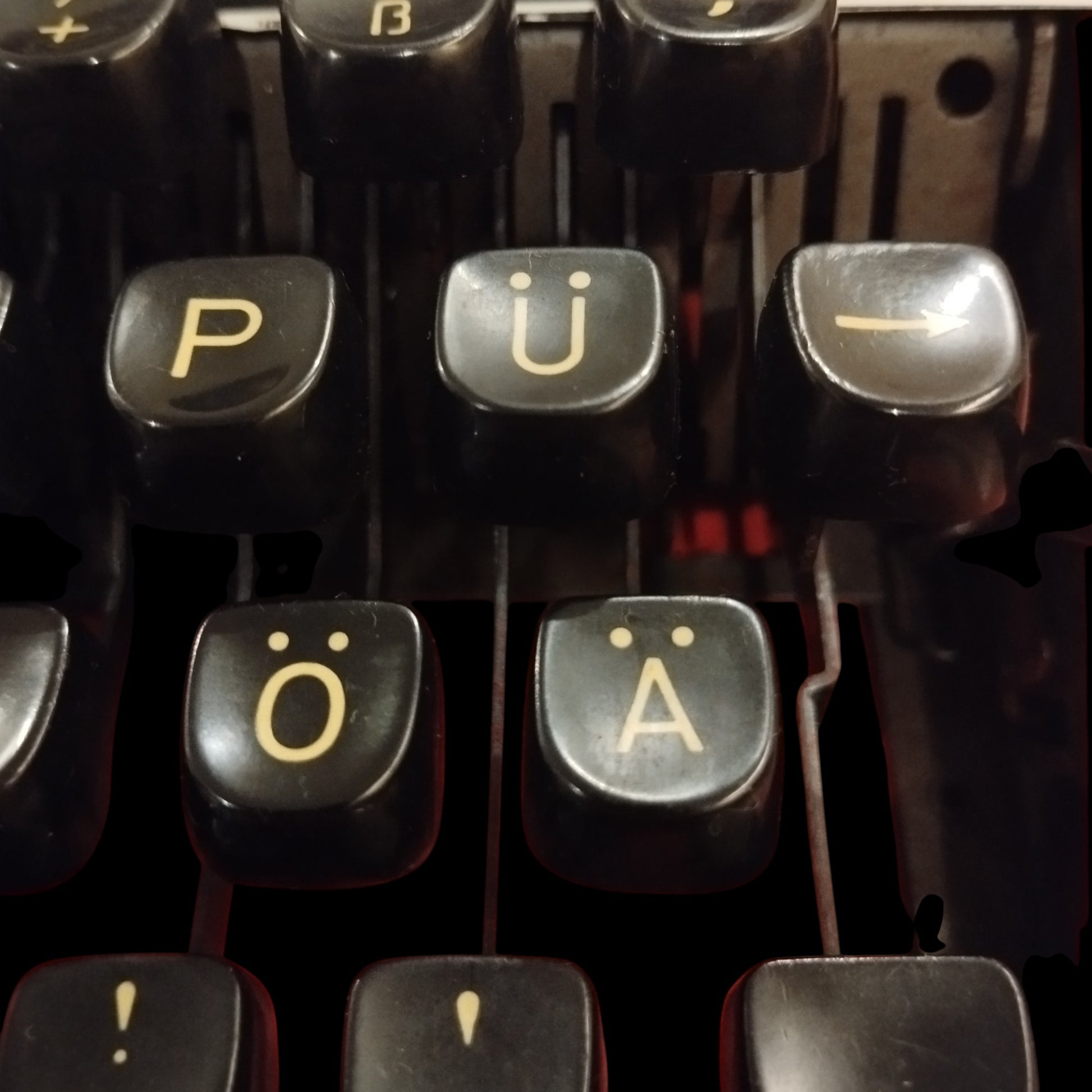 Image of Brother Deluxe 250TR Typewriter. Available from universaltypewritercompany.in