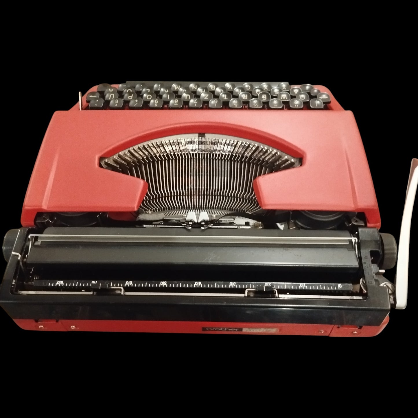 Image of Brother Deluxe 250TR Typewriter. Available from universaltypewritercompany.in