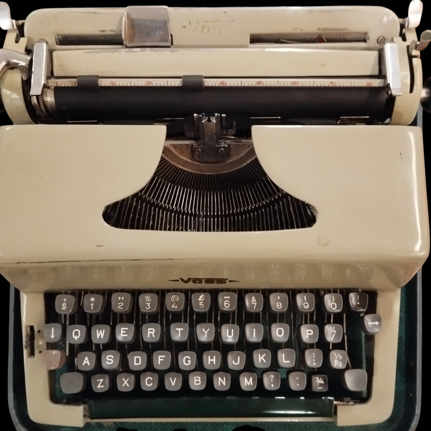 Image of Voss Typewriter. Available from universaltypewritercompany.in