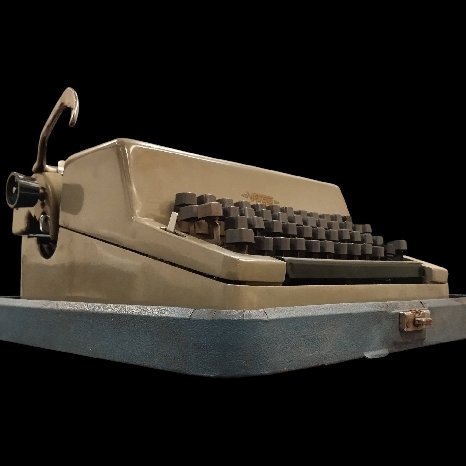 Image of Voss Typewriter. Available from universaltypewritercompany.in