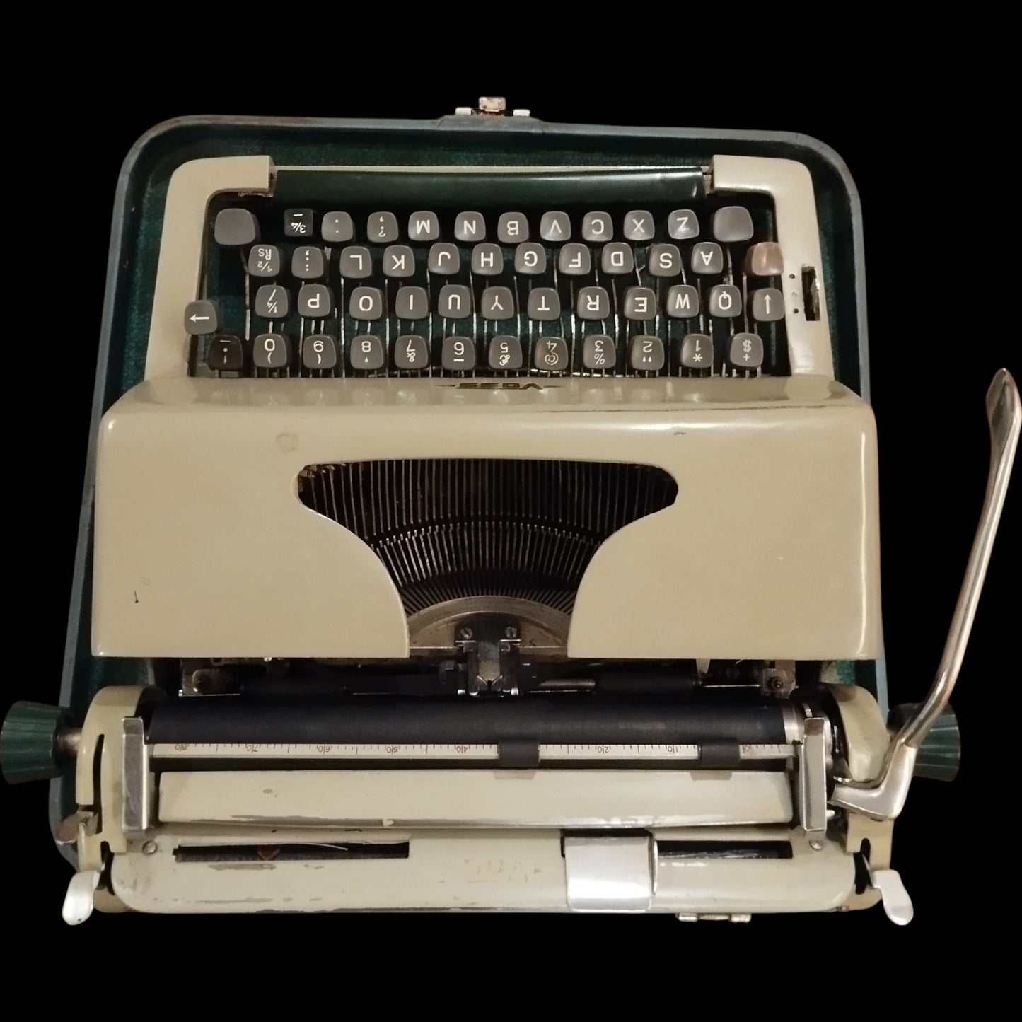 Image of Voss Typewriter. Available from universaltypewritercompany.in
