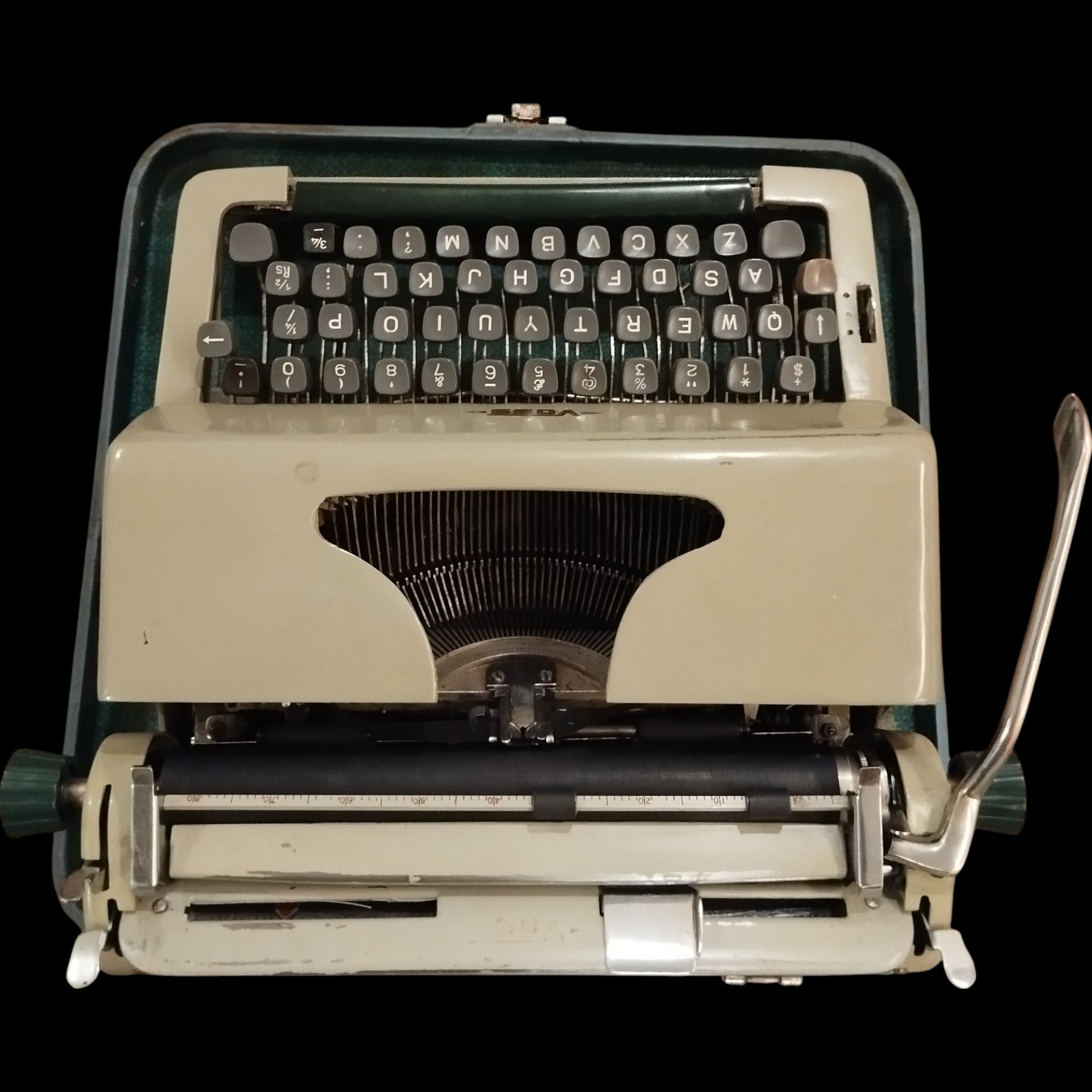 Image of Voss Typewriter. Available from universaltypewritercompany.in