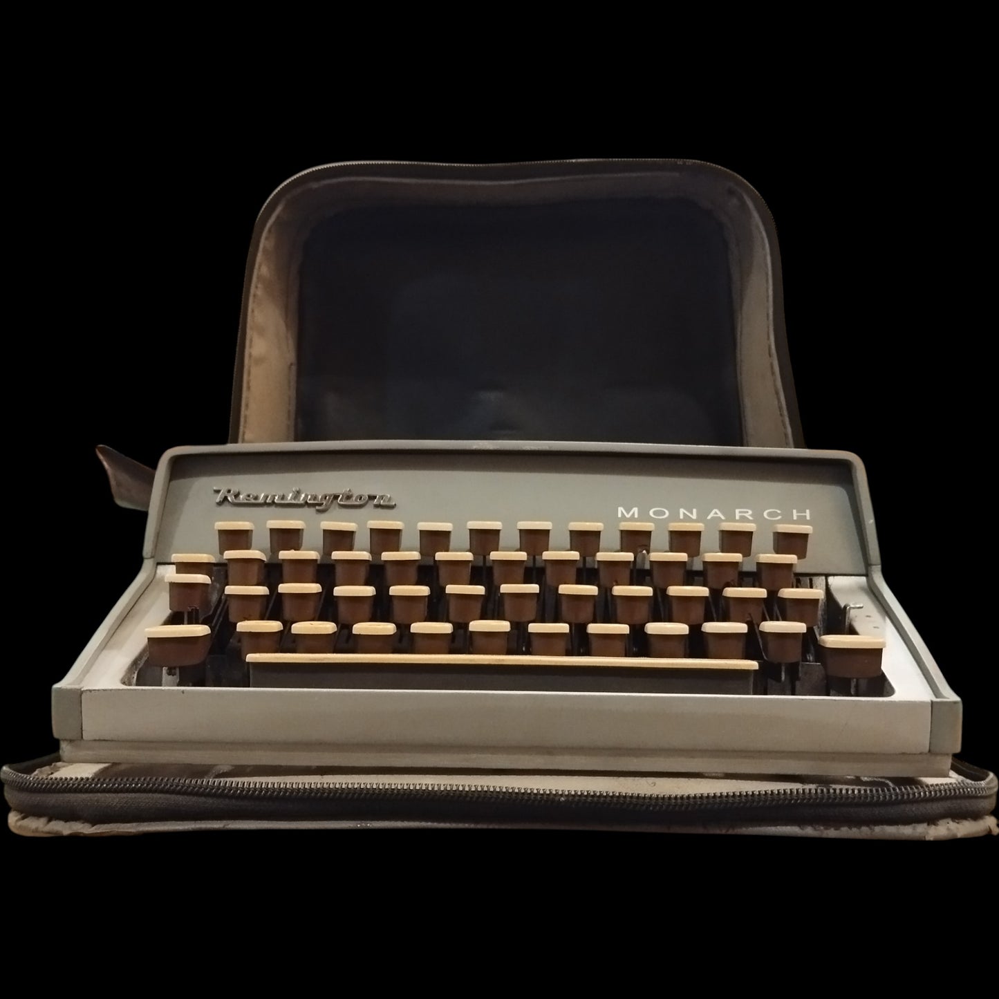 Image of Remington Monarch Typewriter. Available from universaltypewritercompany.in
