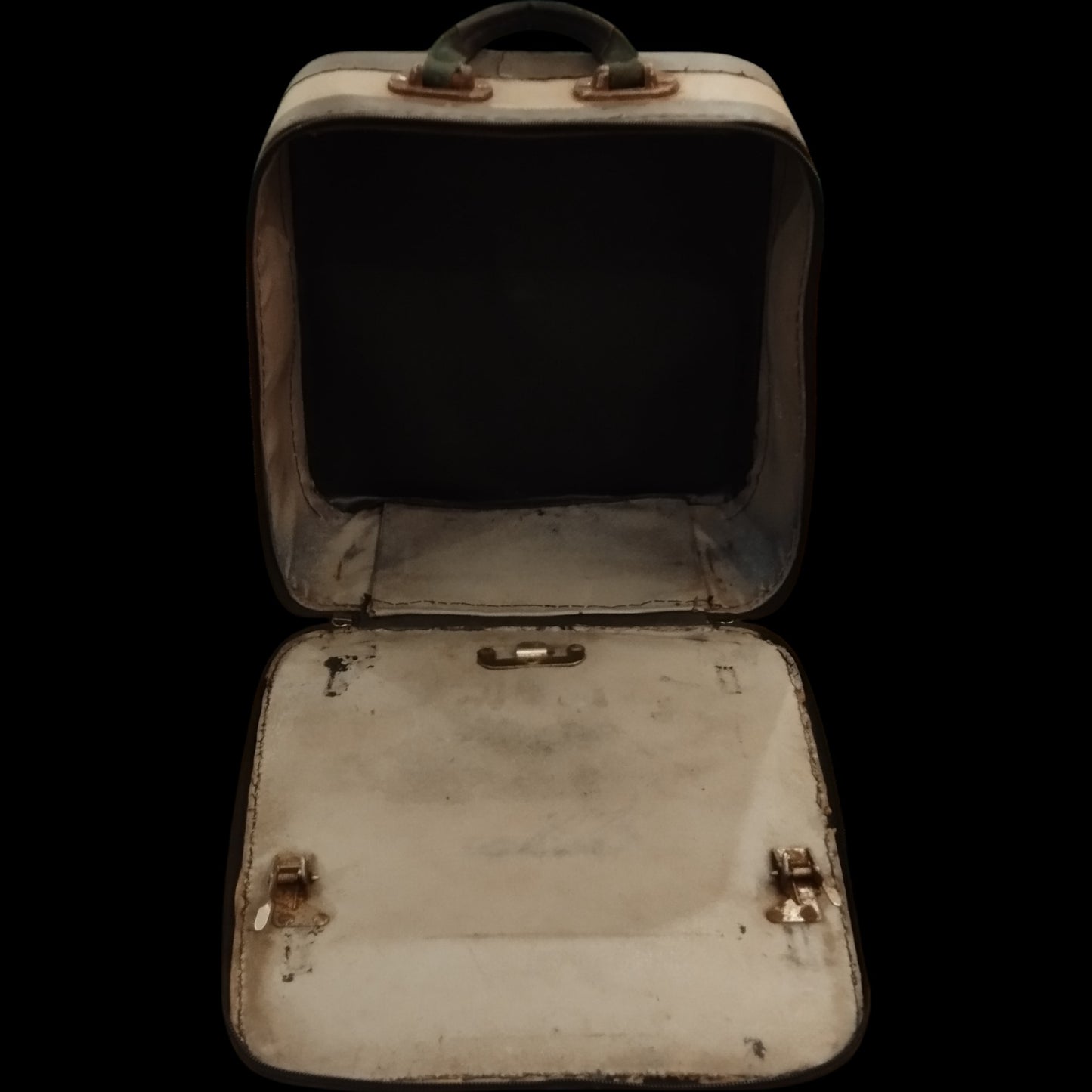 Image of Remington Monarch Typewriter. Available from universaltypewritercompany.in
