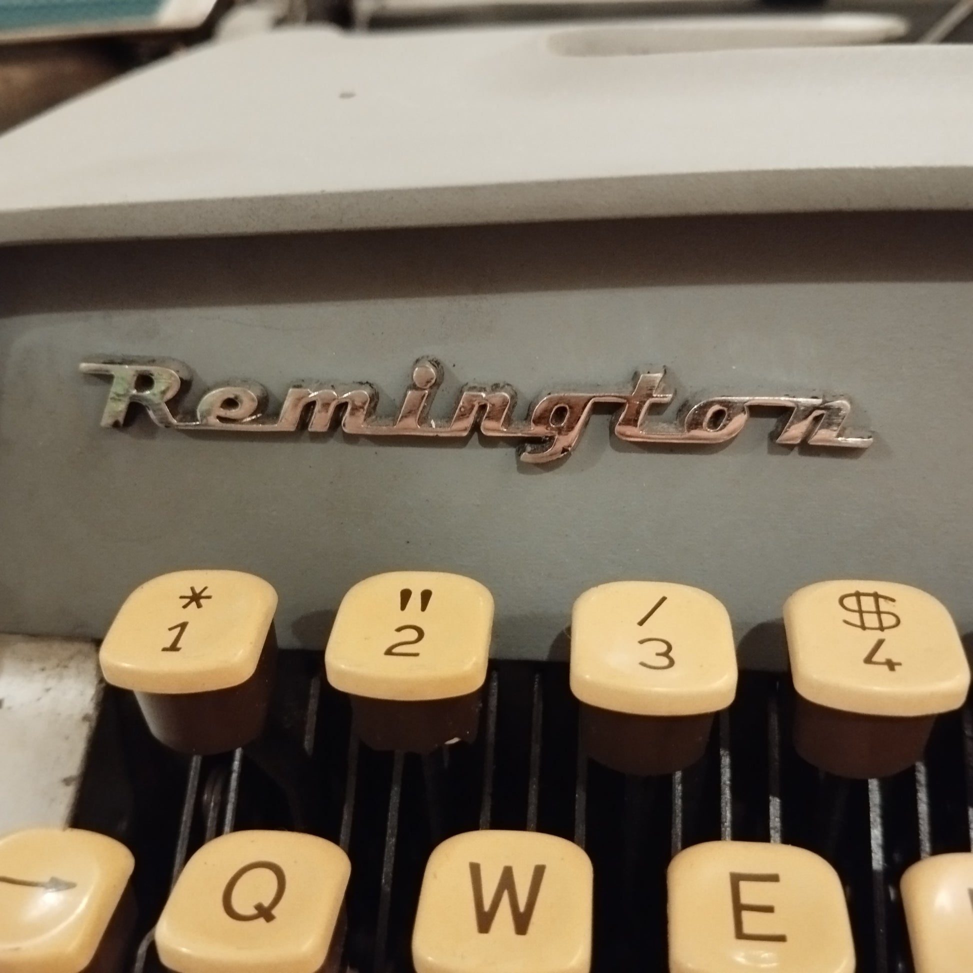 Image of Remington Monarch Typewriter. Available from universaltypewritercompany.in