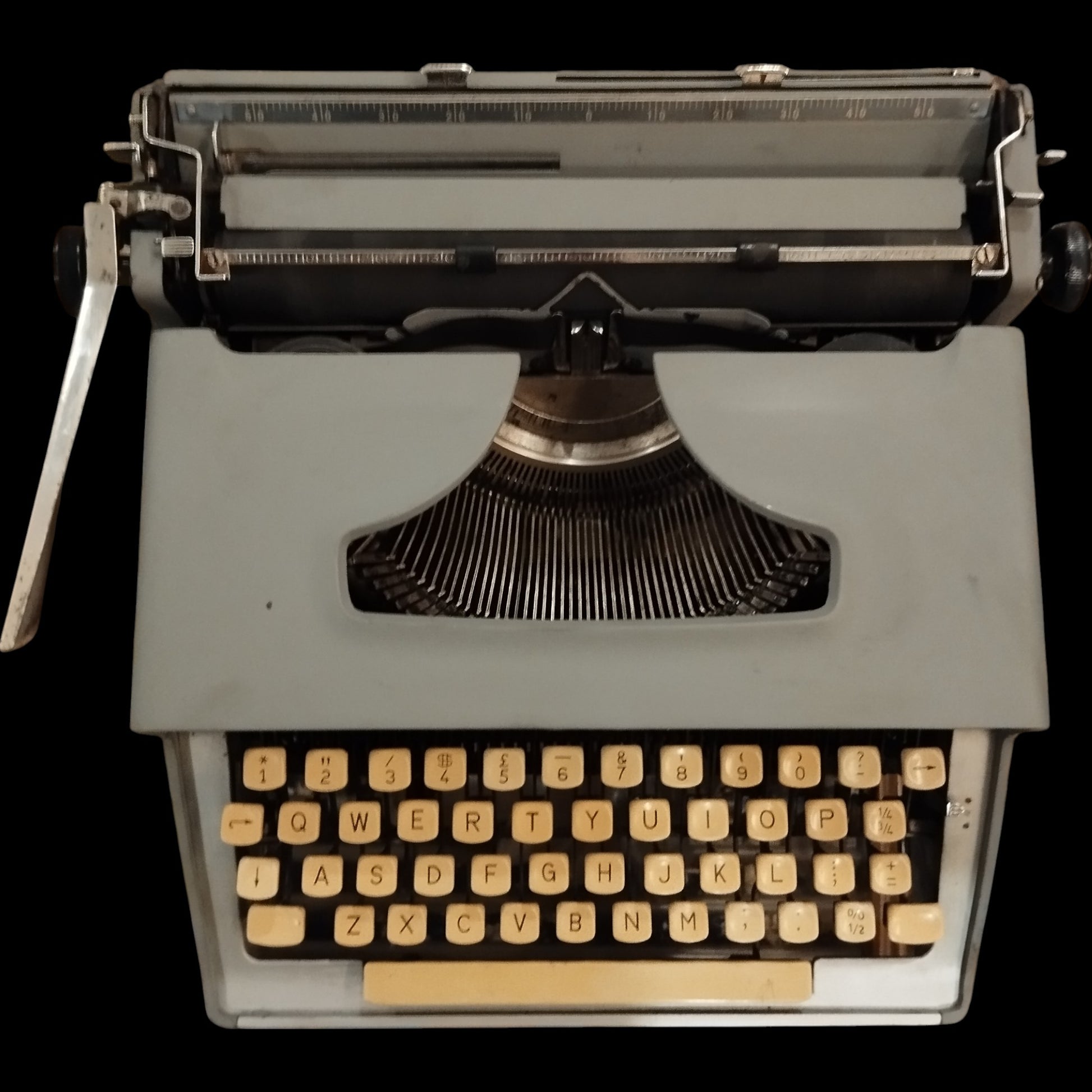 Image of Remington Monarch Typewriter. Available from universaltypewritercompany.in