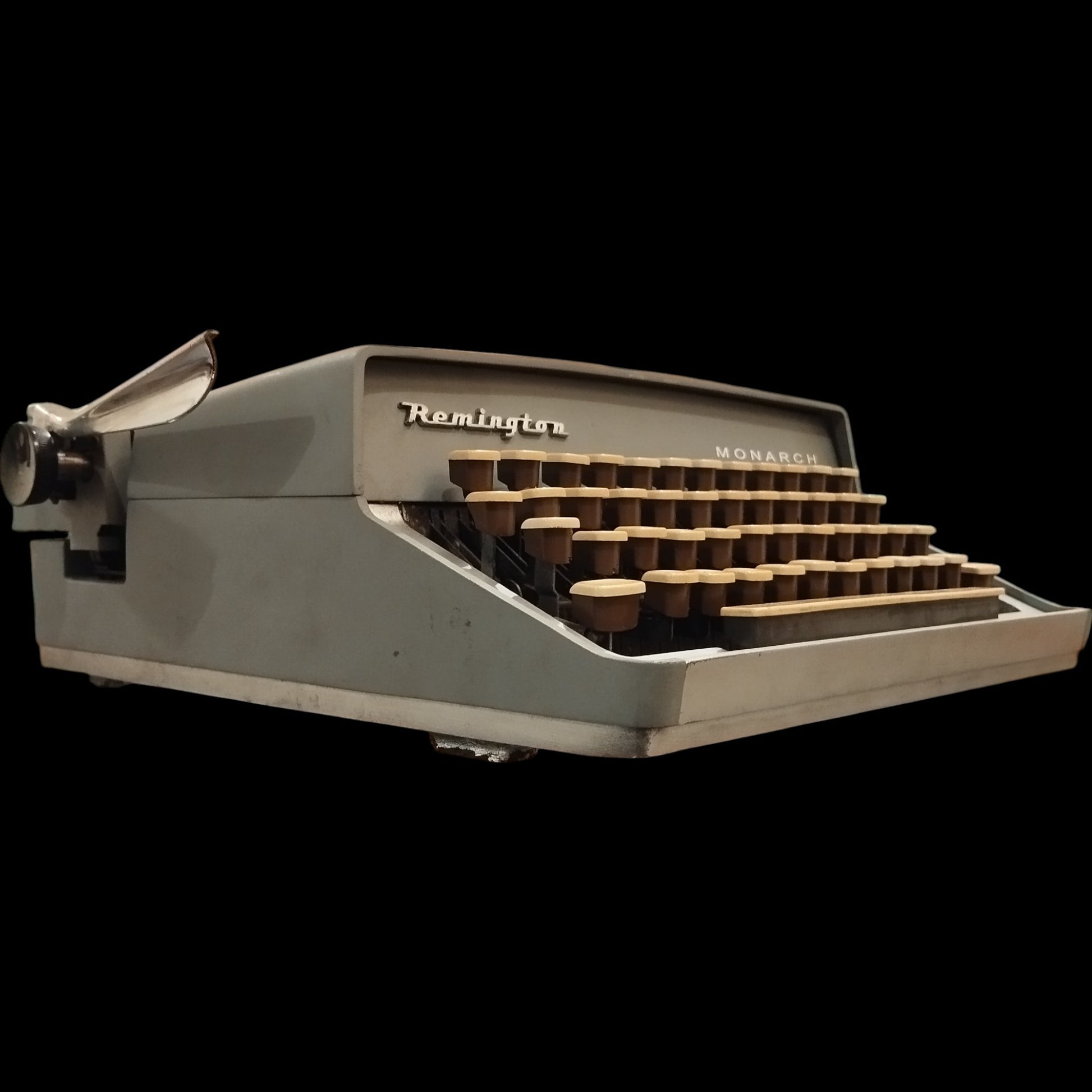 Image of Remington Monarch Typewriter. Available from universaltypewritercompany.in