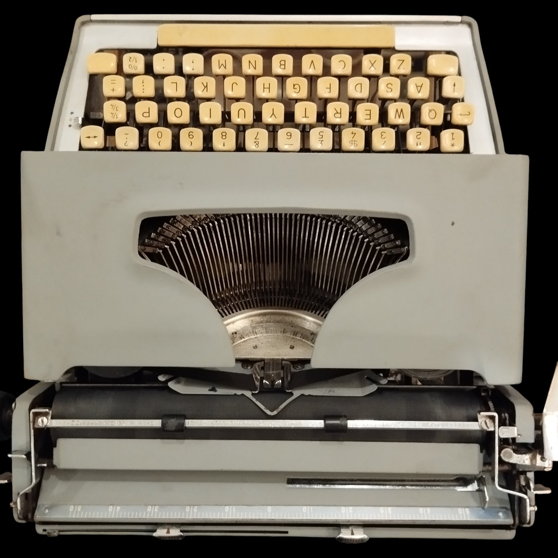 Image of Remington Monarch Typewriter. Available from universaltypewritercompany.in