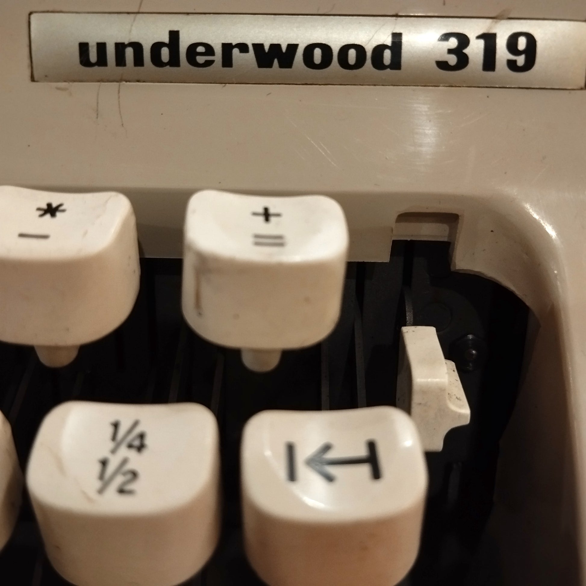 Close-up of a vintage Underwood 319 typewriter with key details. Image of Underwood 319 Typewriter. Available from universaltypewritercompany.in