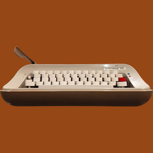 Image of Underwood 319 Typewriter. Available from universaltypewritercompany.in
