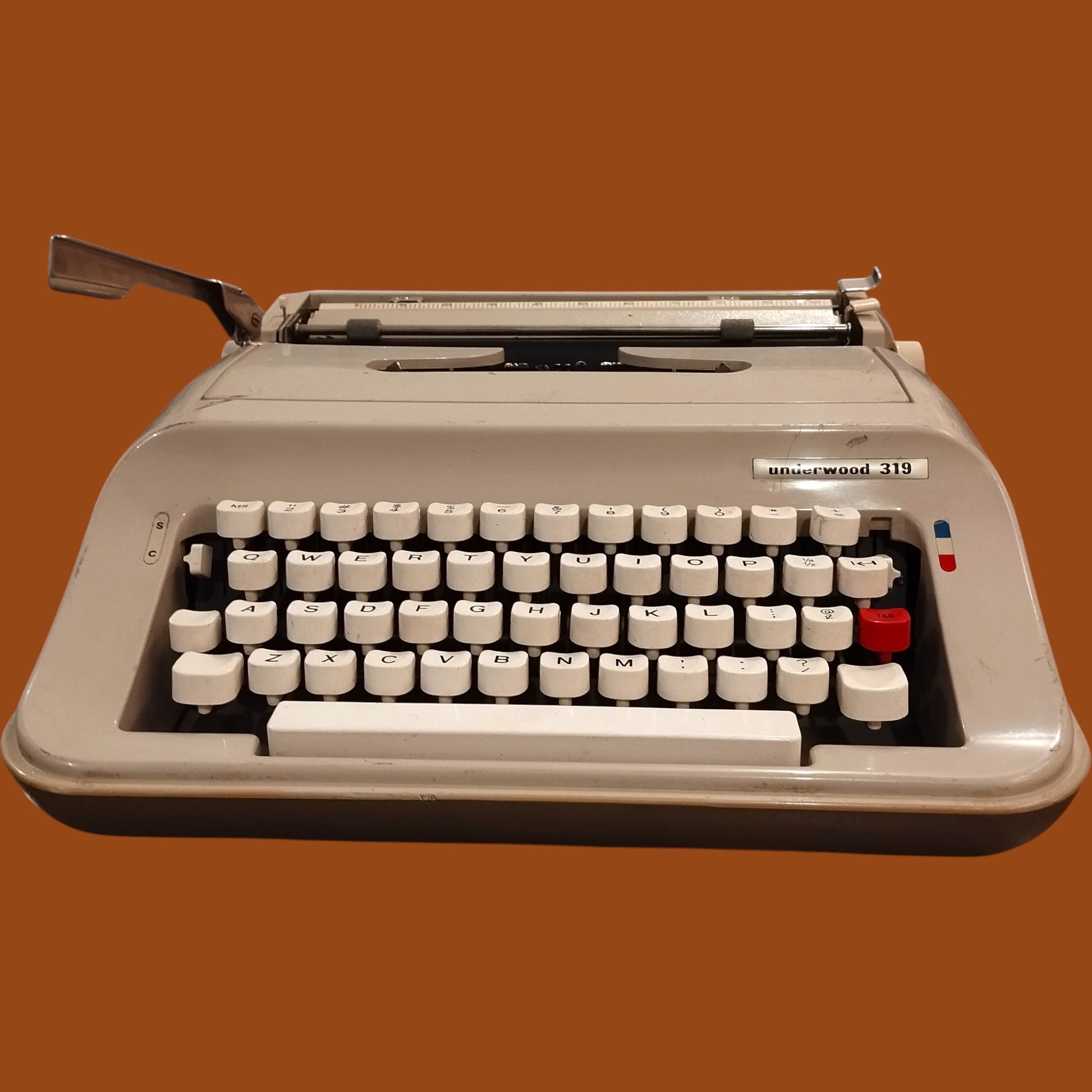Image of Underwood 319 Typewriter. Available from universaltypewritercompany.in
