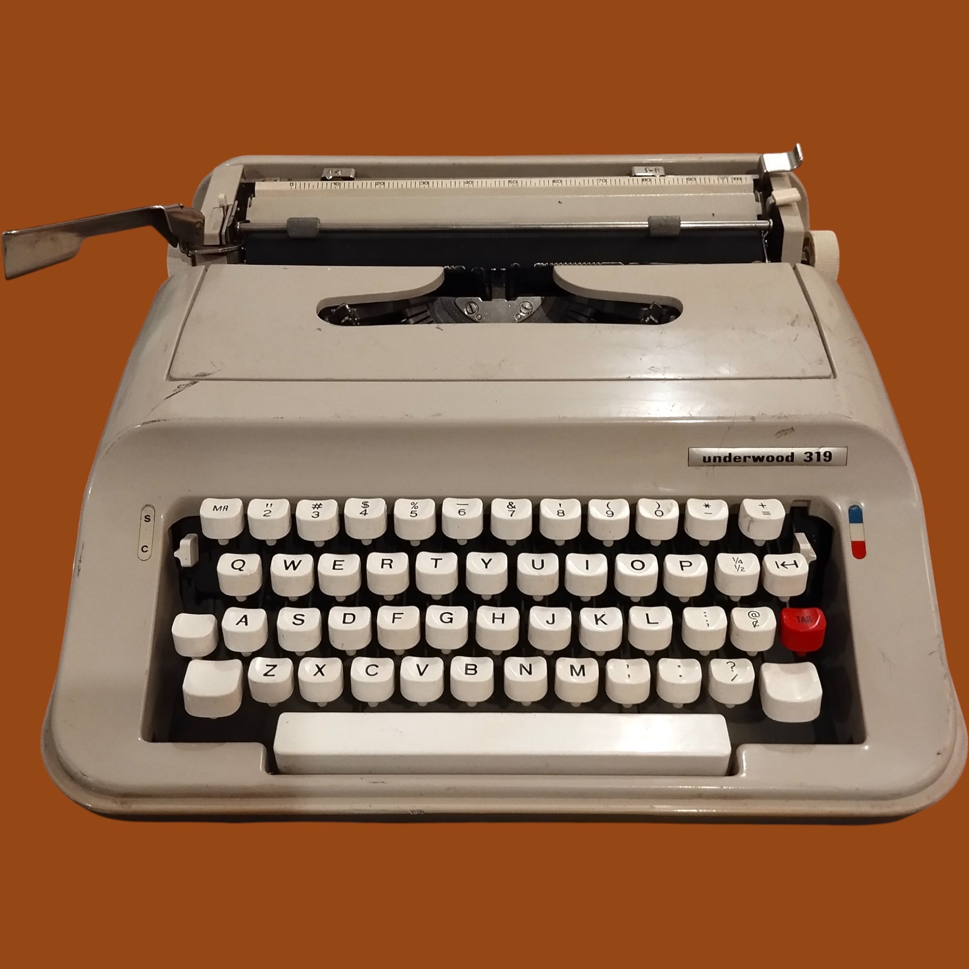 Image of Underwood 319 Typewriter. Available from universaltypewritercompany.in