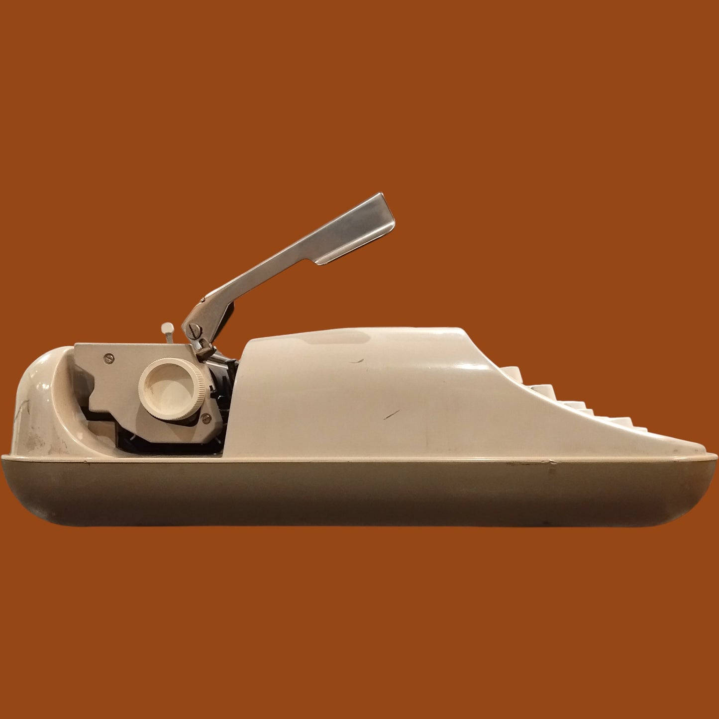 Image of Underwood 319 Typewriter. Available from universaltypewritercompany.in