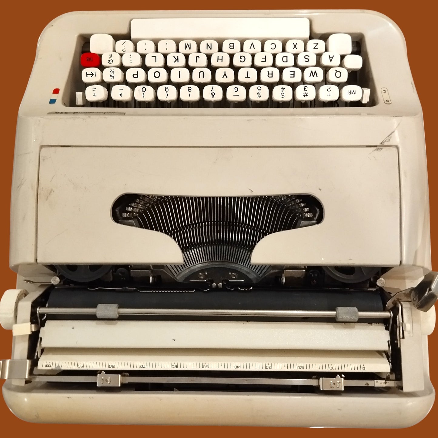 Image of Underwood 319 Typewriter. Available from universaltypewritercompany.in