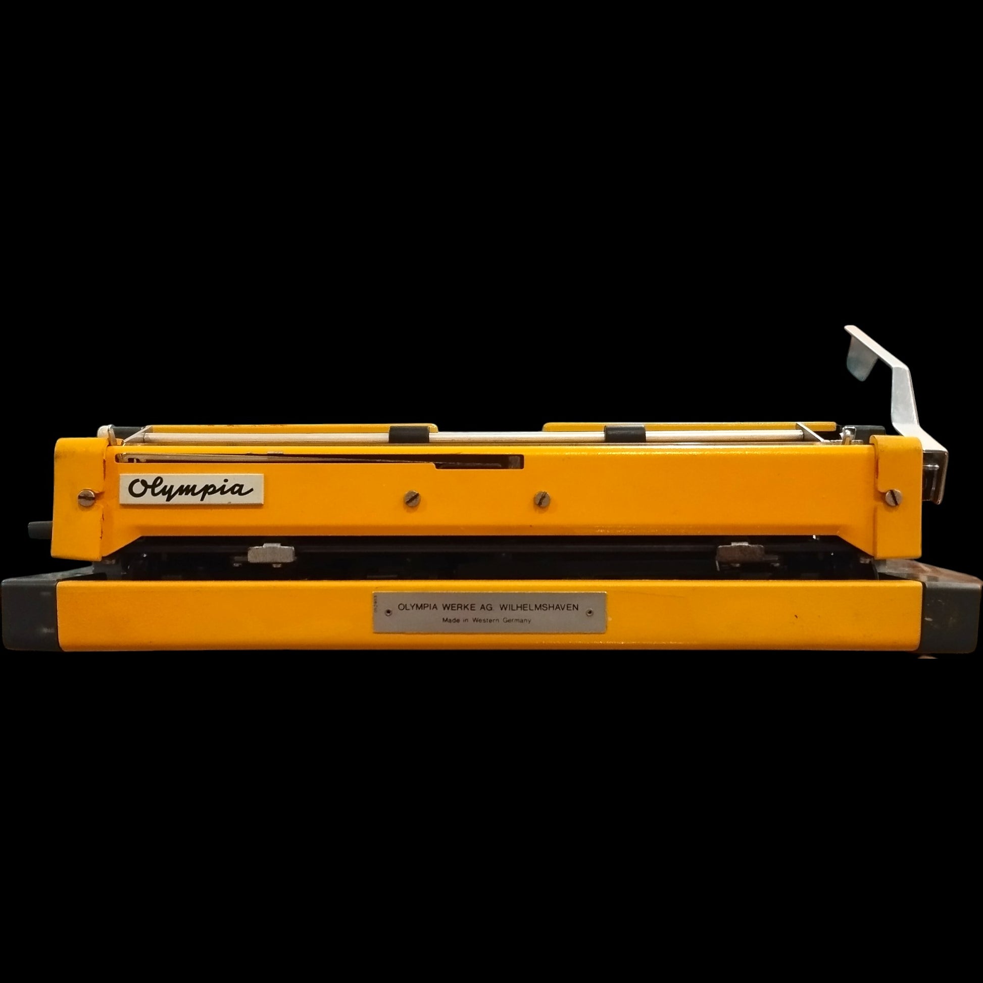 Image of Olympia Traveller De Luxe Typewriter. Available from universaltypewritercompany.in