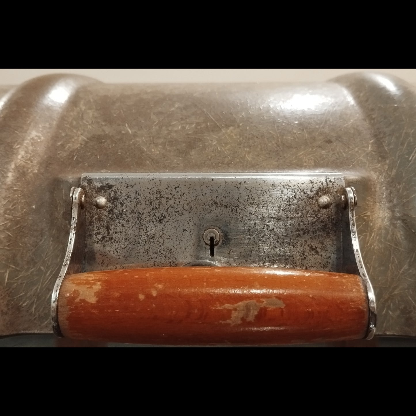 Image of Imperial Good Companion Typewriter. Available from universaltypewritercompany.in