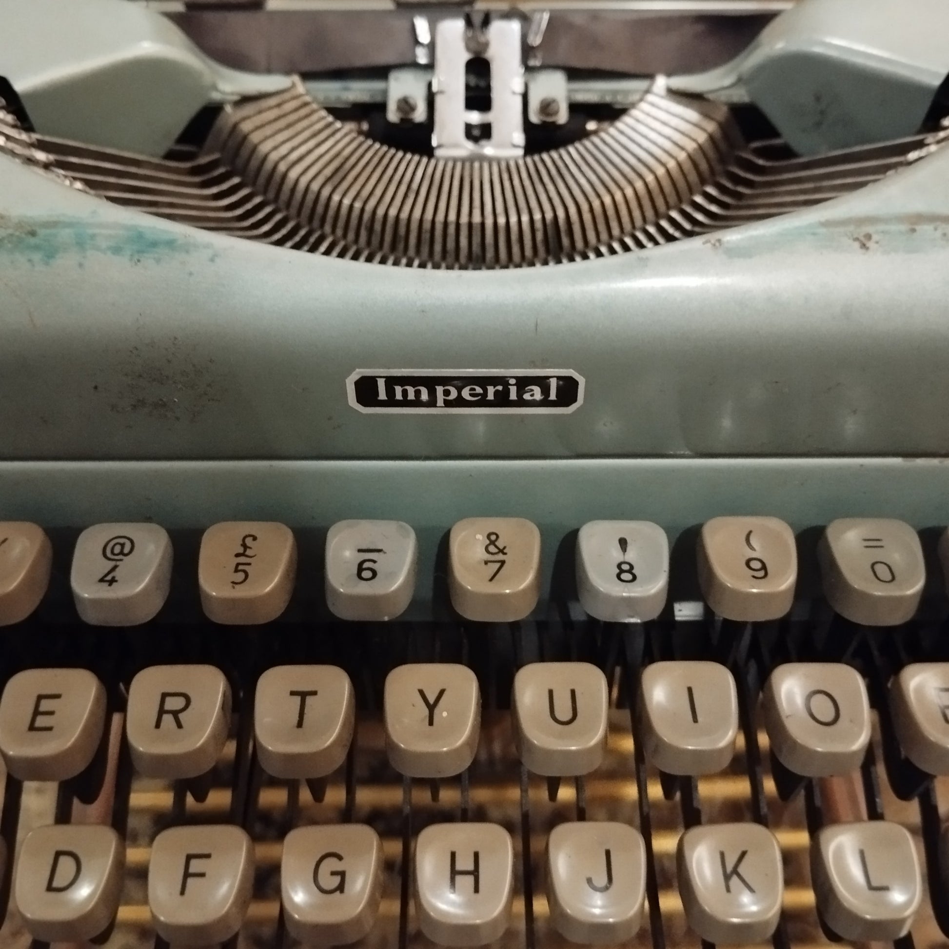 Image of Imperial Good Companion Typewriter. Available from universaltypewritercompany.in