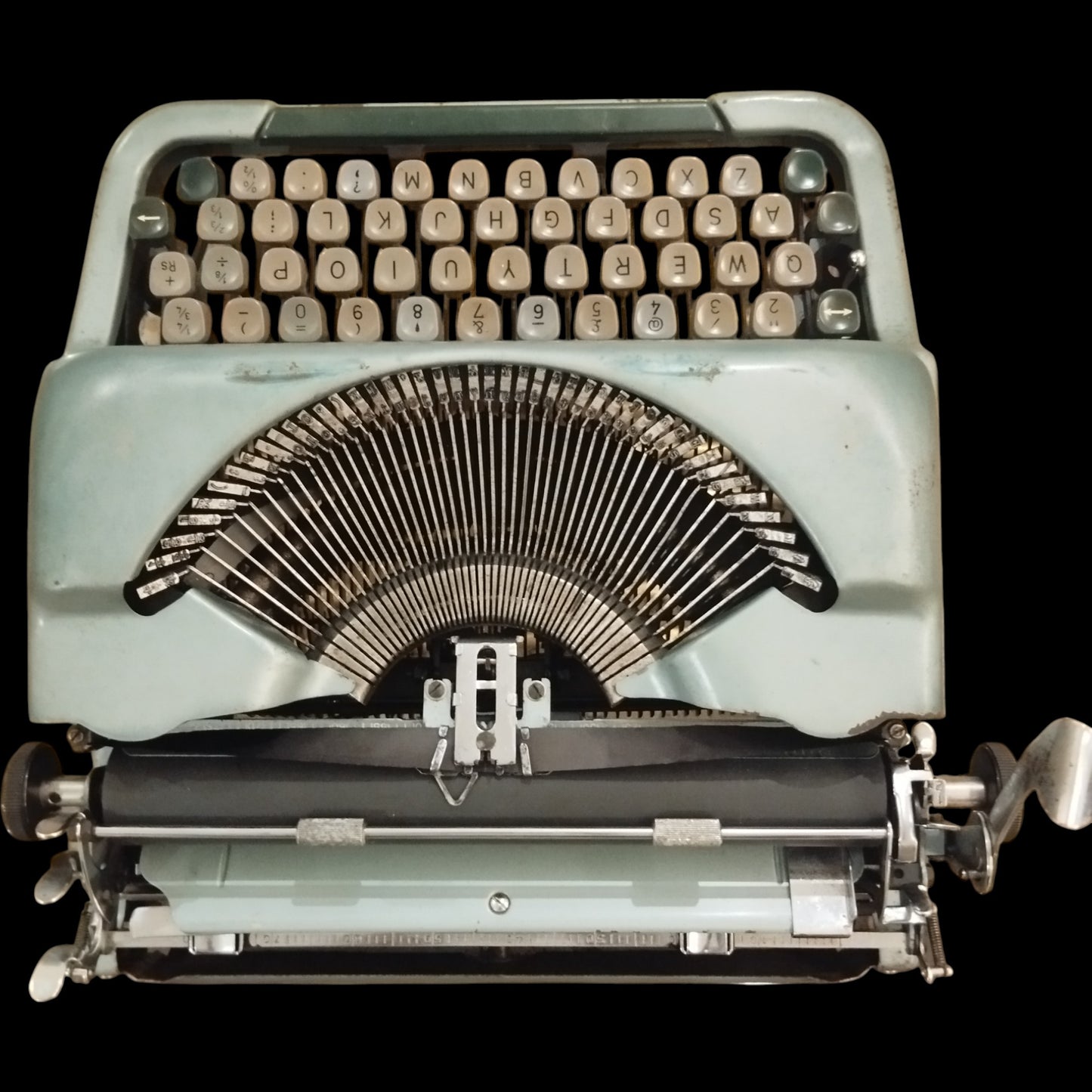 Image of Imperial Good Companion Typewriter. Available from universaltypewritercompany.in