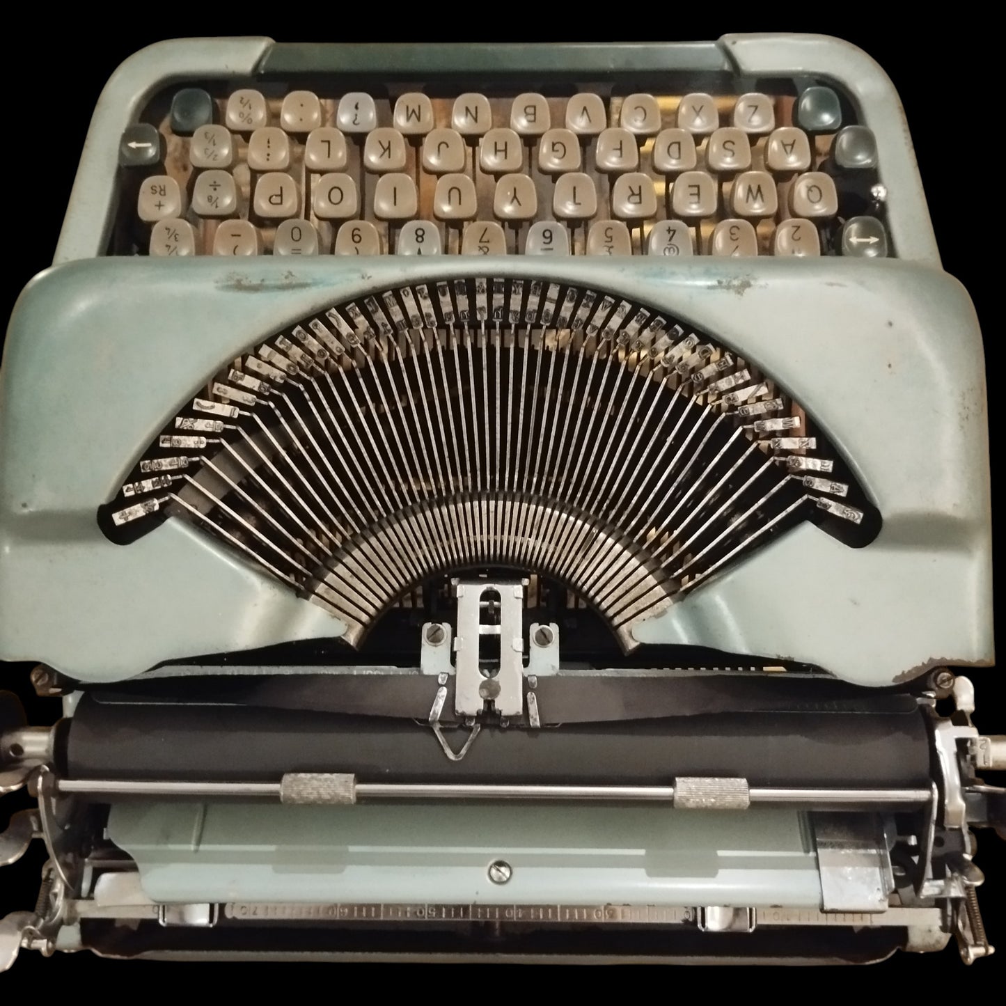 Image of Imperial Good Companion Typewriter. Available from universaltypewritercompany.in