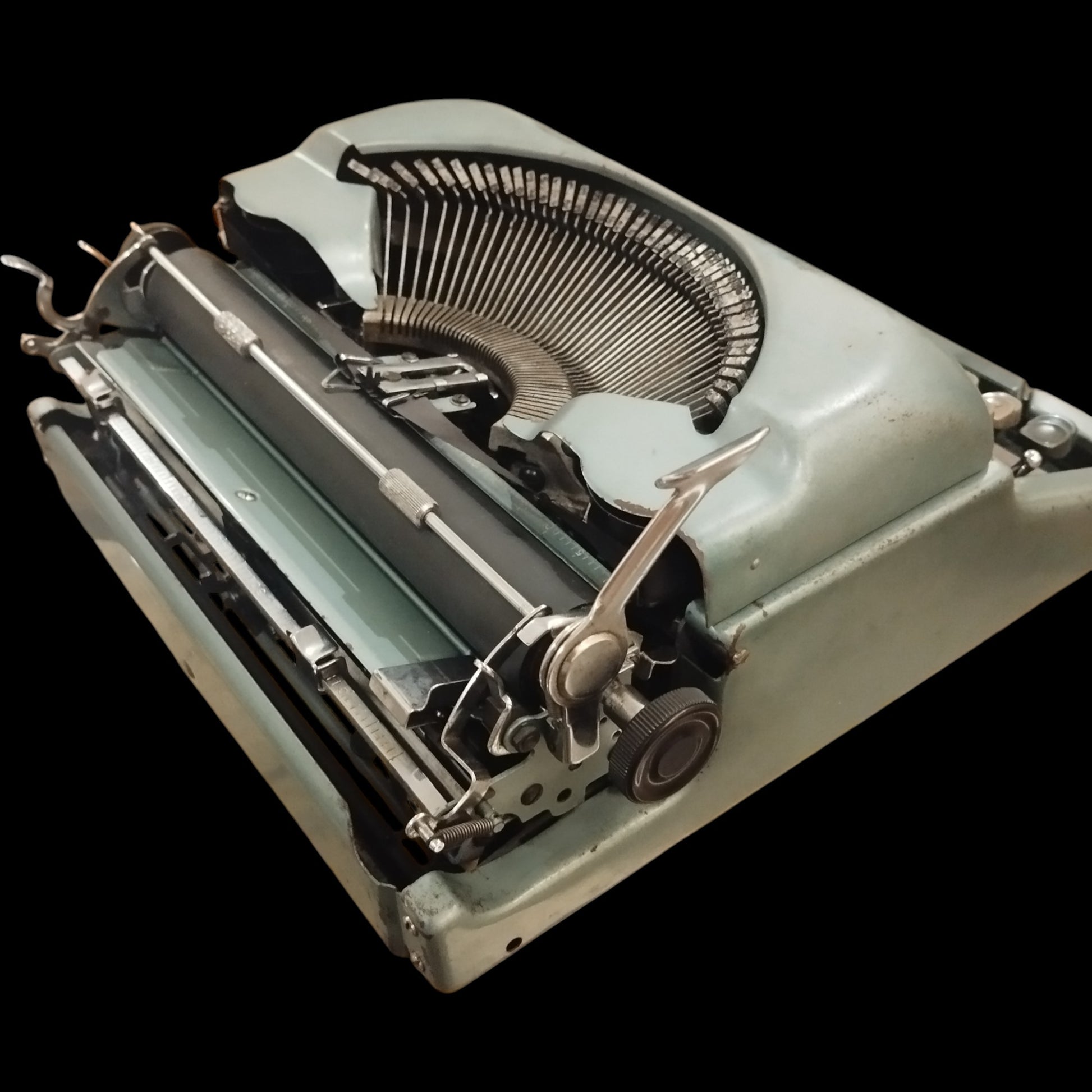Image of Imperial Good Companion Typewriter. Available from universaltypewritercompany.in