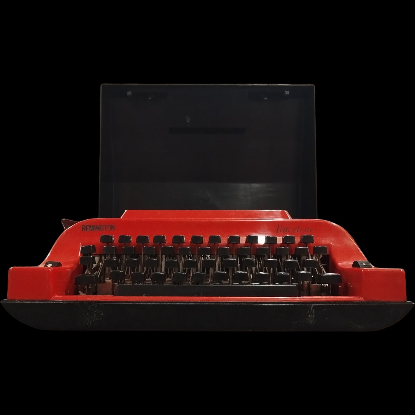 Image of Remington Travelriter Typewriter. Available from universaltypewritercompany.in
