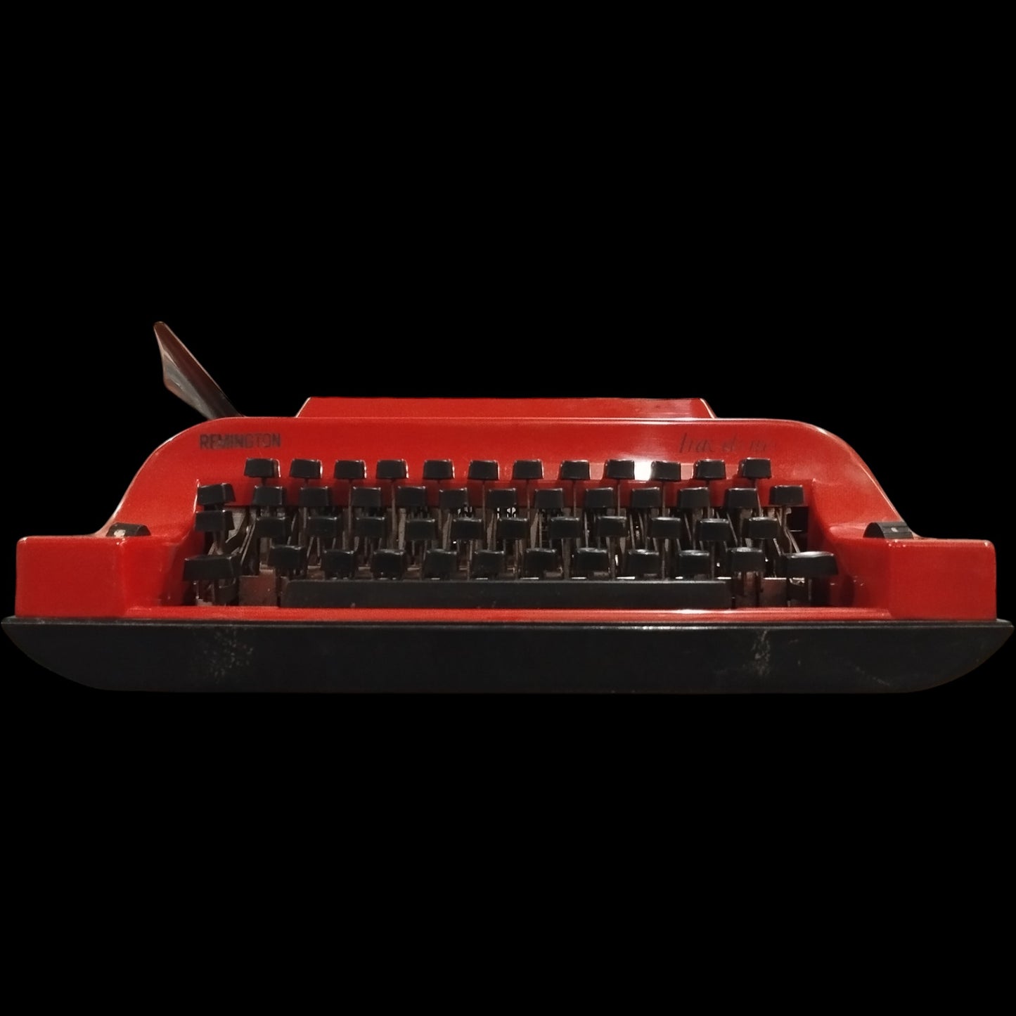 Image of Remington Travelriter Typewriter. Available from universaltypewritercompany.in