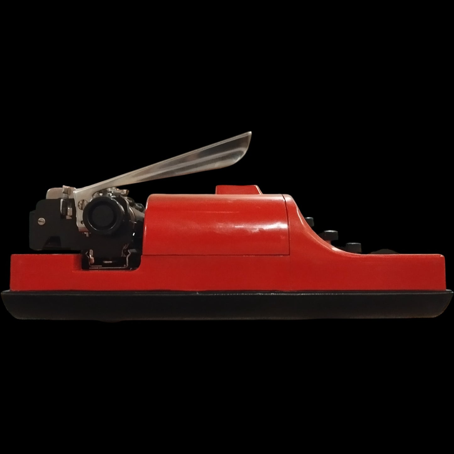 Image of Remington Travelriter Typewriter. Available from universaltypewritercompany.in