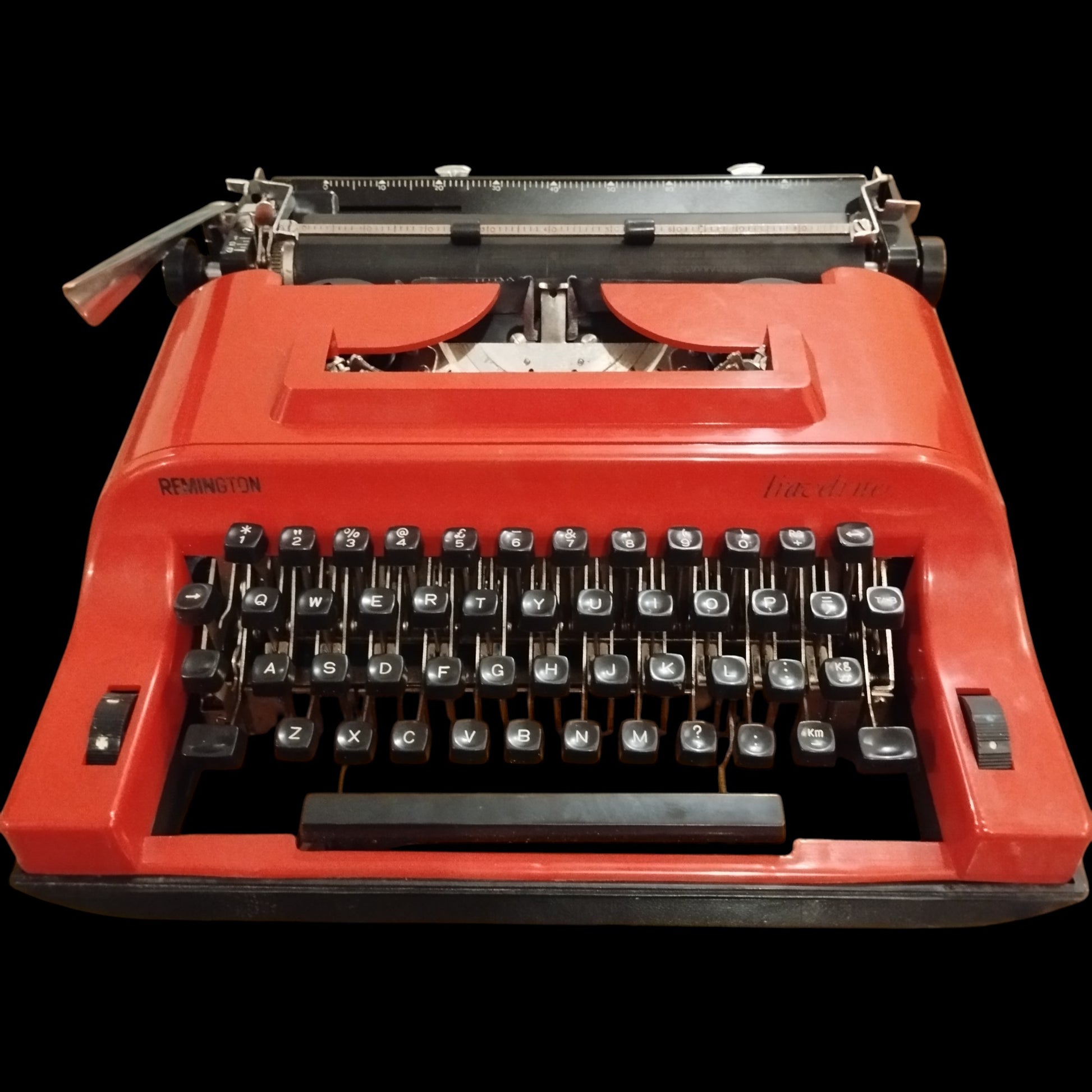 Image of Remington Travelriter Typewriter. Available from universaltypewritercompany.in
