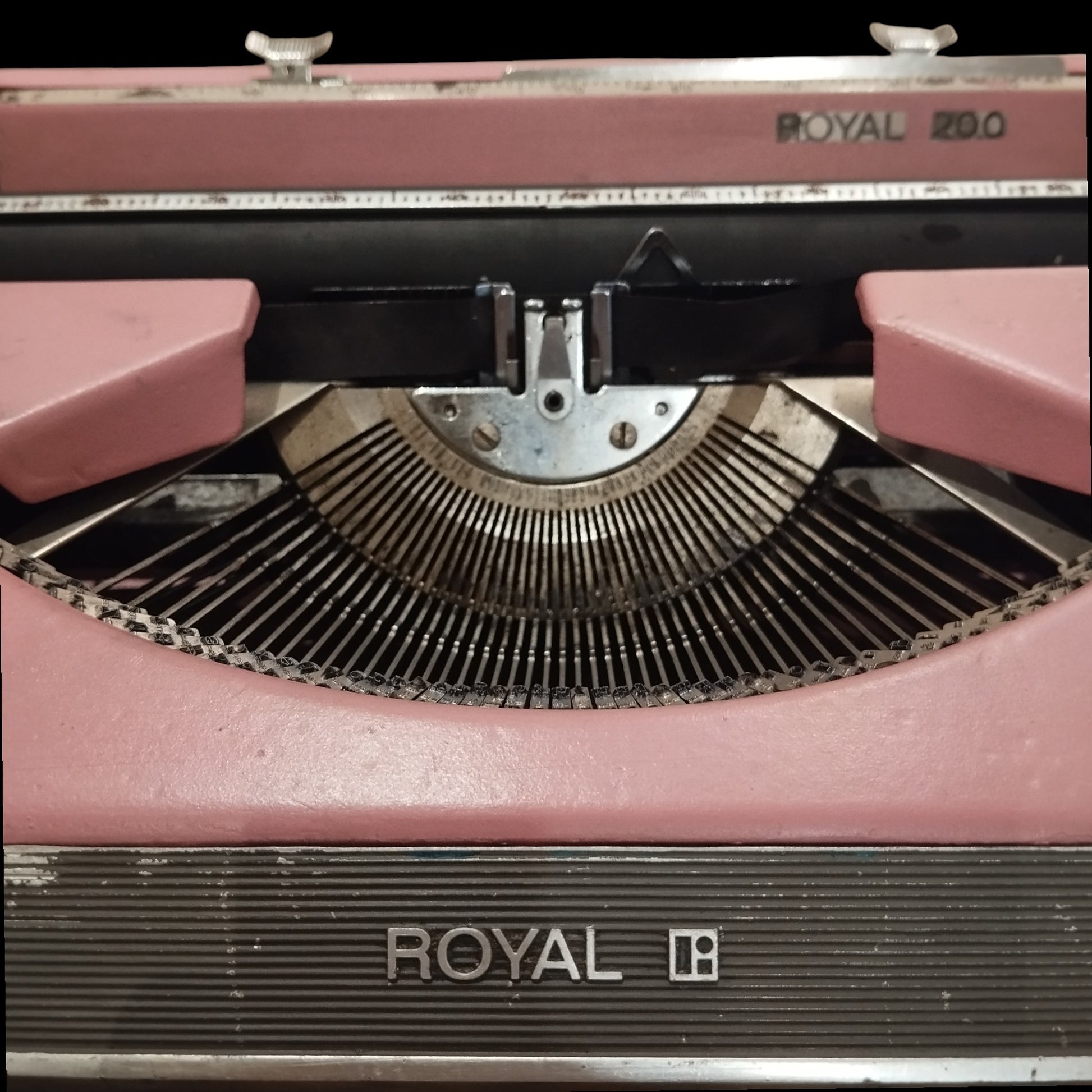 Image of Royal 200 Typewriter. Available from universaltypewritercompany.in