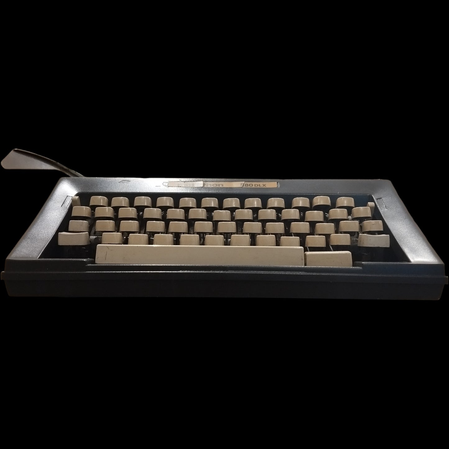 Image of Marathon 880 DLX Typewriter. Available from universaltypewritercompany.in