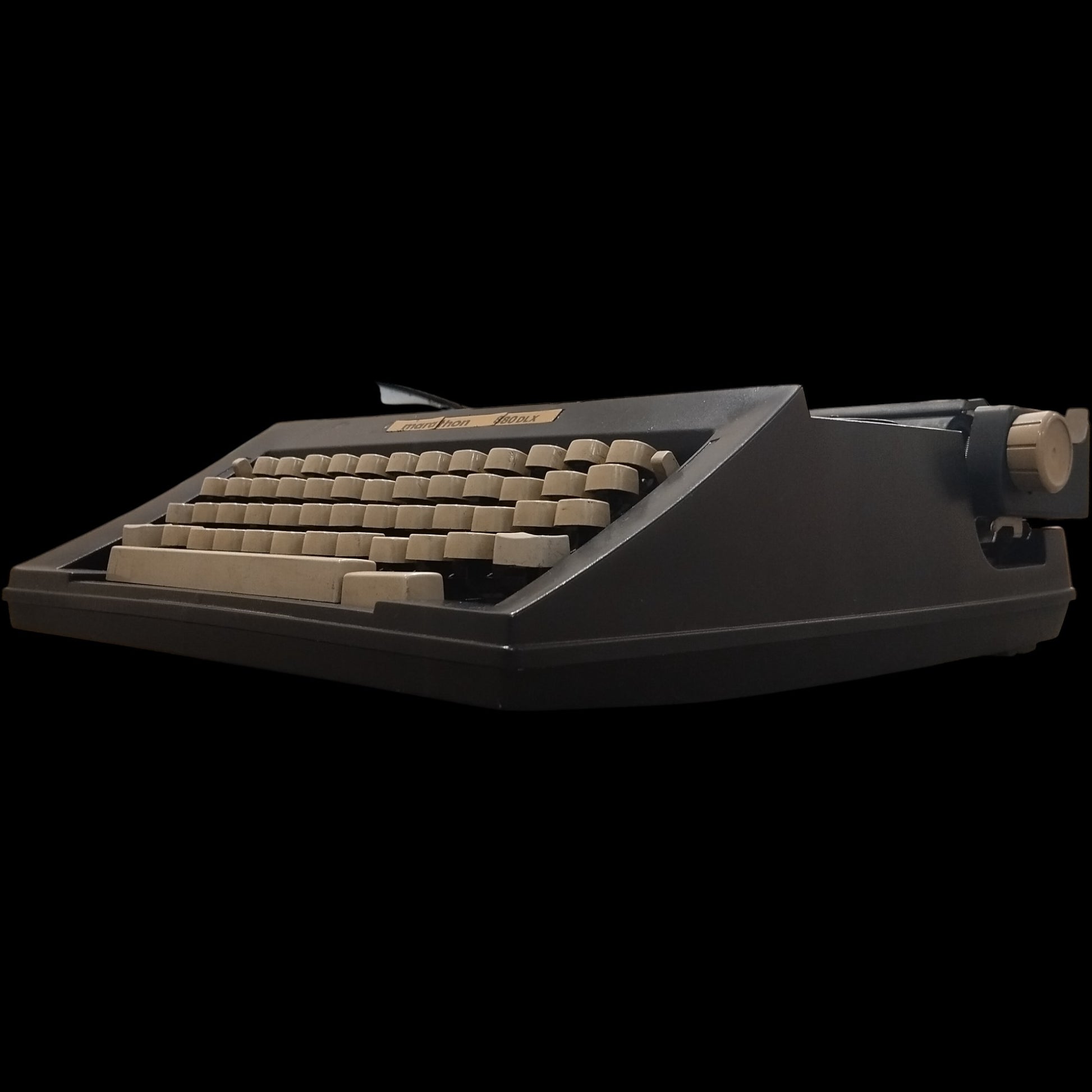 Image of Marathon 880 DLX Typewriter. Available from universaltypewritercompany.in