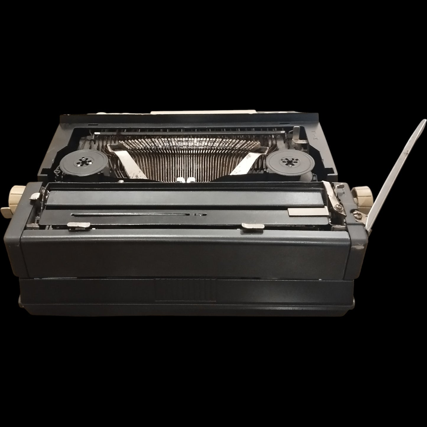 Image of Marathon 880 DLX Typewriter. Available from universaltypewritercompany.in