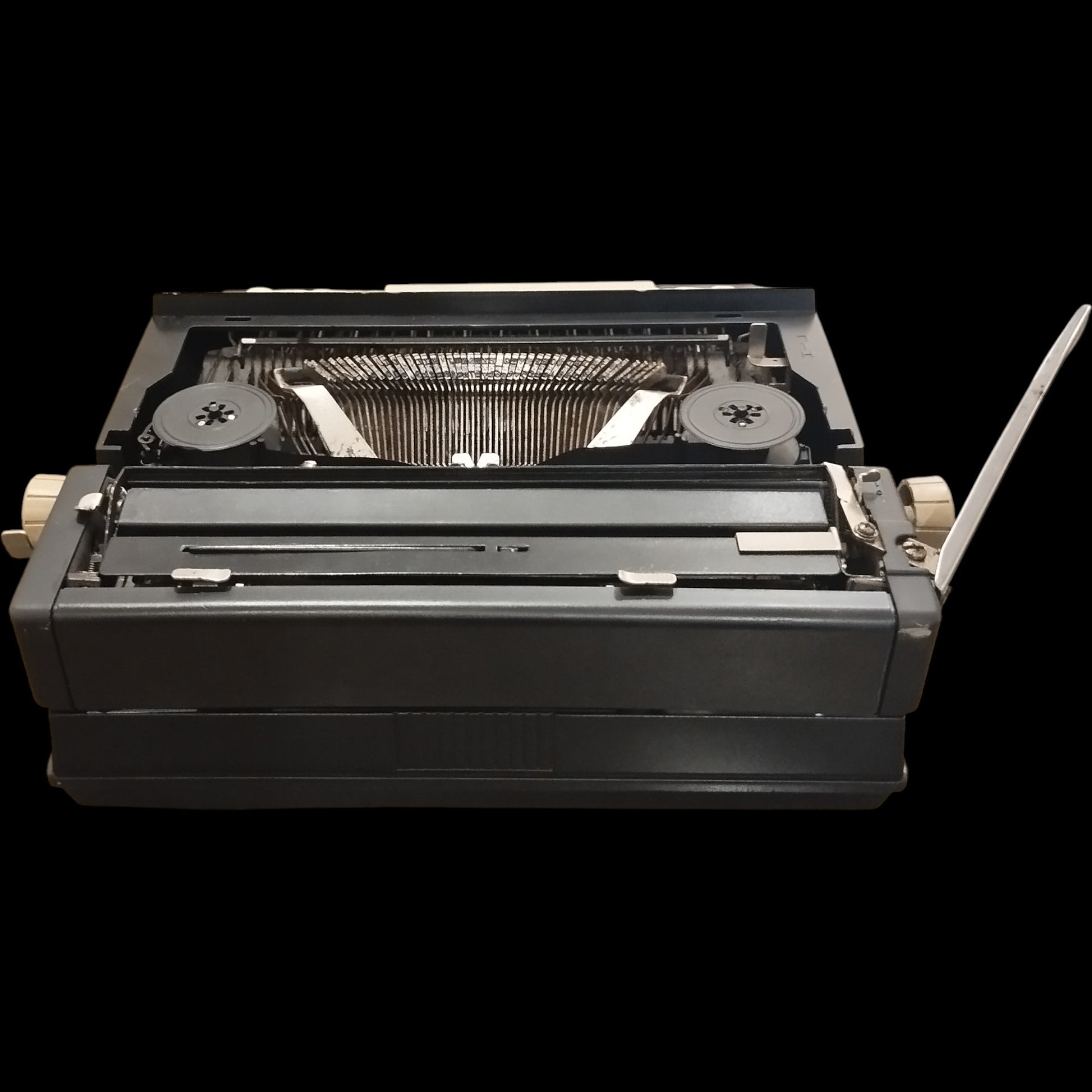 Image of Marathon 880 DLX Typewriter. Available from universaltypewritercompany.in