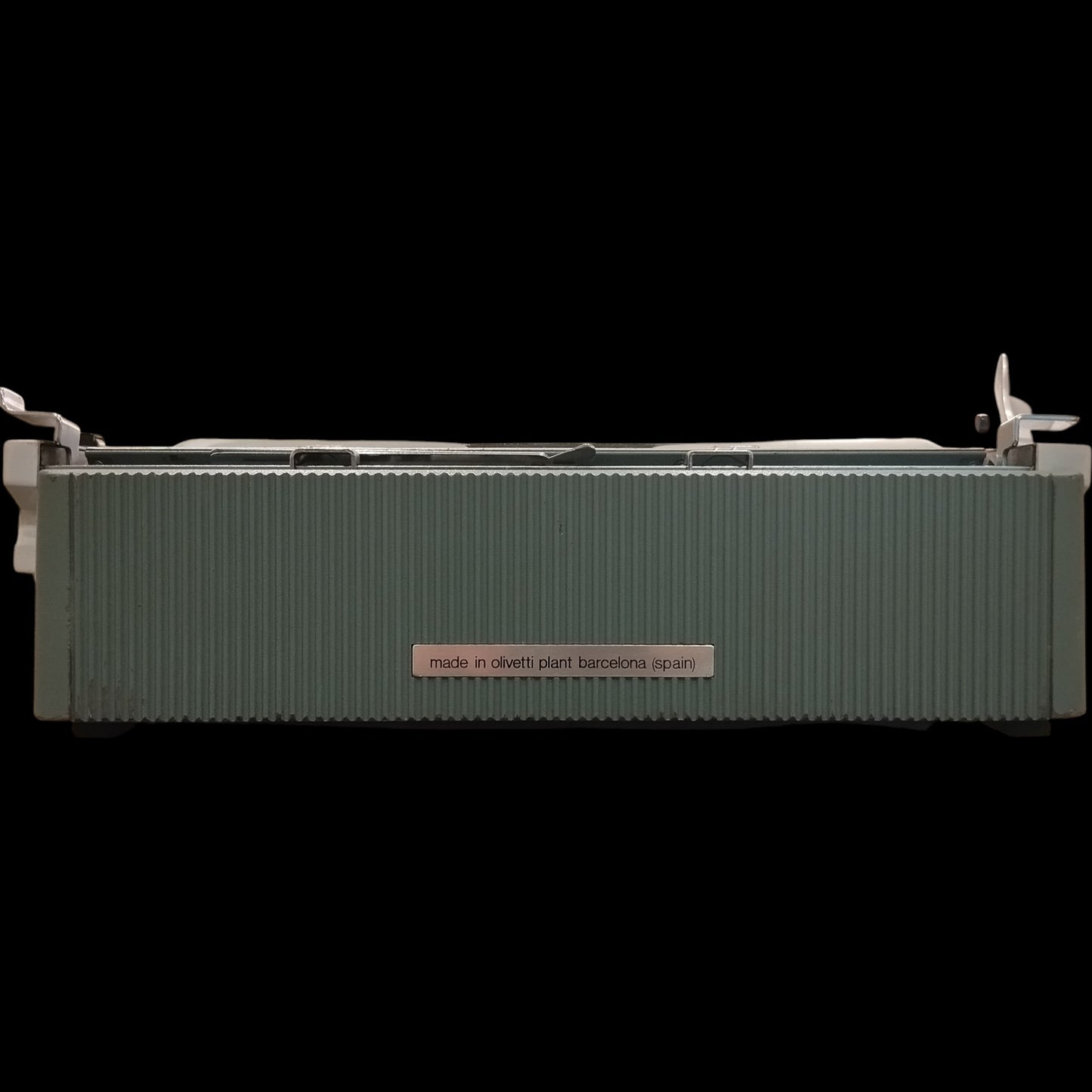 Image of Olivetti Lettera 32 Typewriter. Available from universaltypewritercompany.in