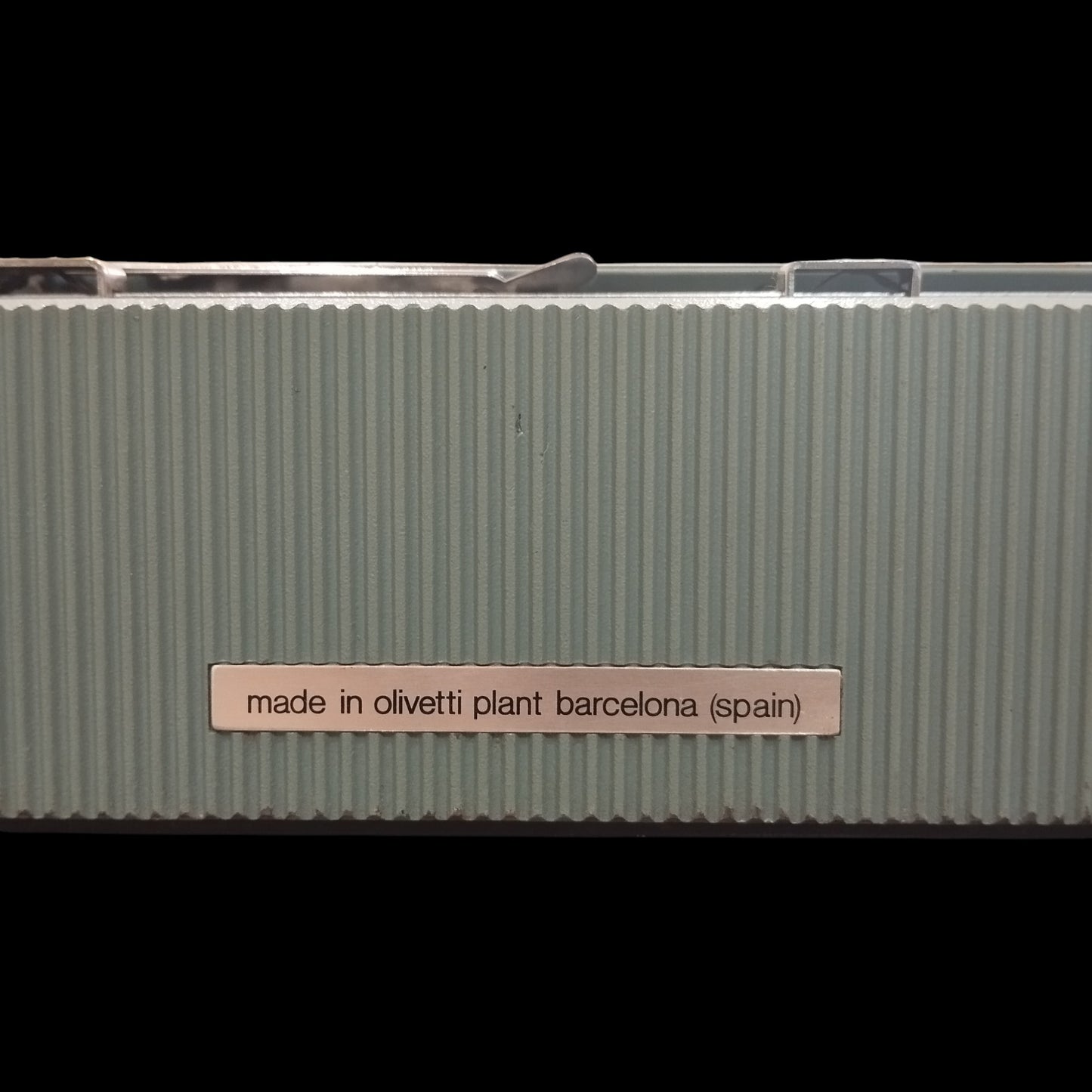 Image of Olivetti Lettera 32 Typewriter. Available from universaltypewritercompany.in