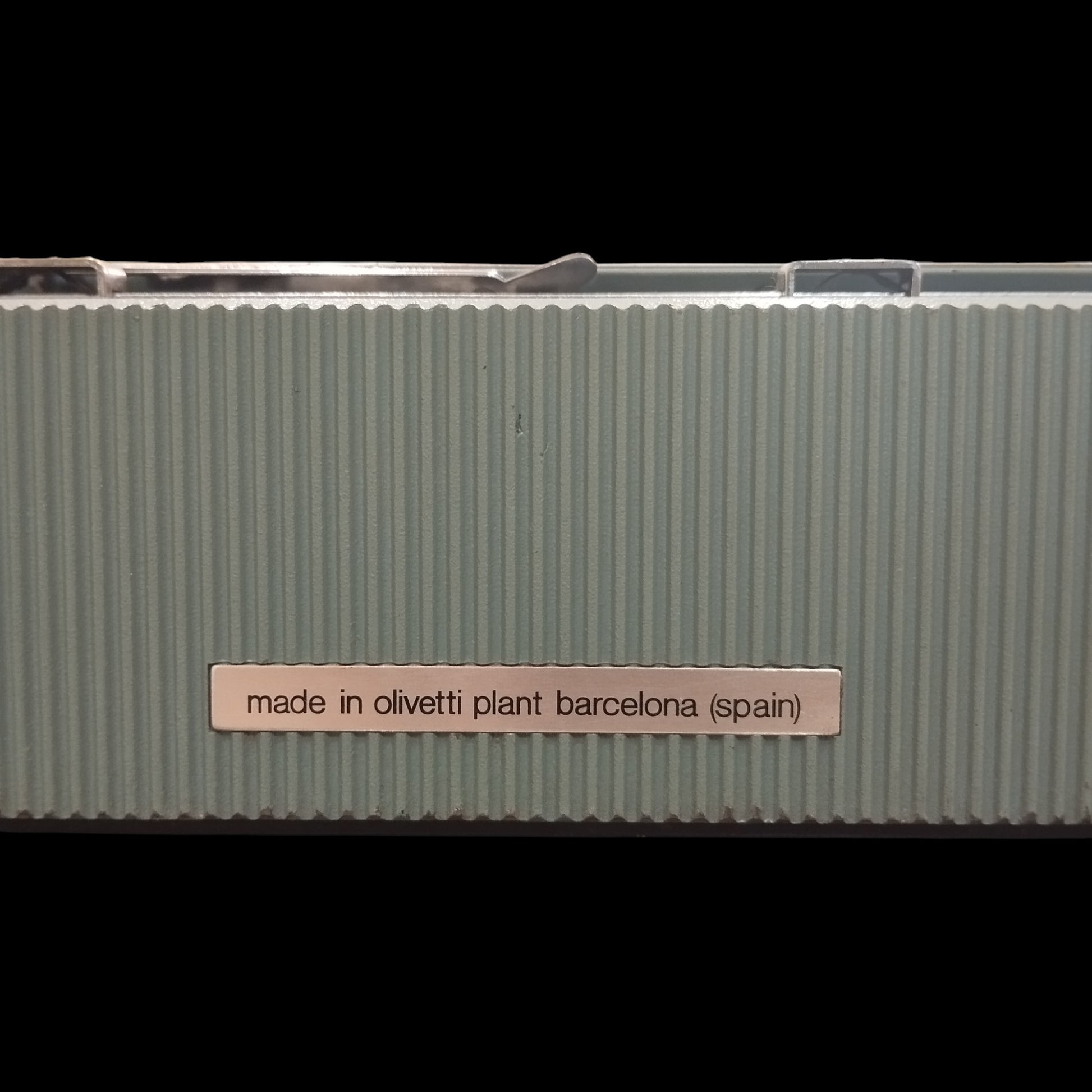 Image of Olivetti Lettera 32 Typewriter. Available from universaltypewritercompany.in