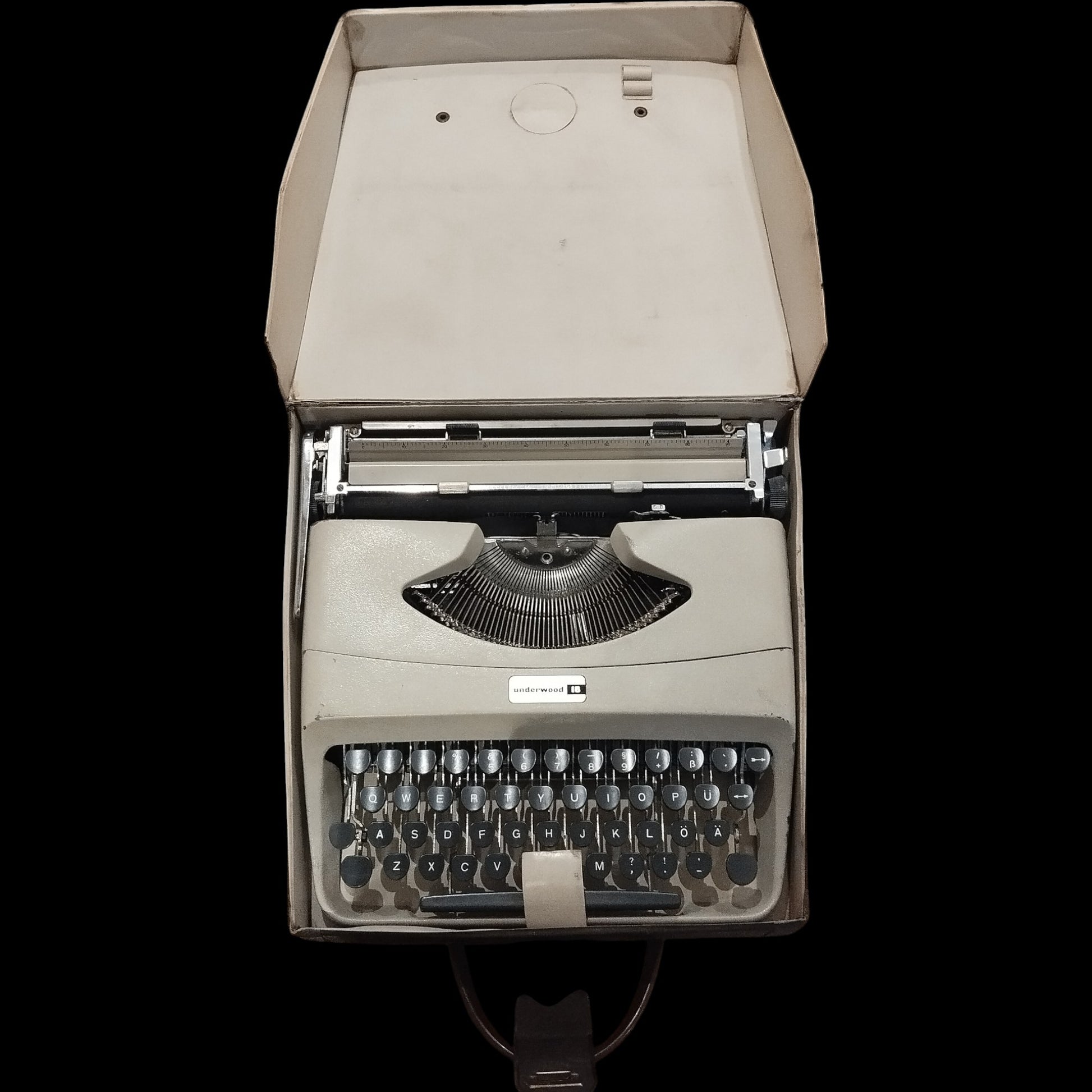 Image of Underwood 18 Typewriter. Available from universaltypewritercompany.in