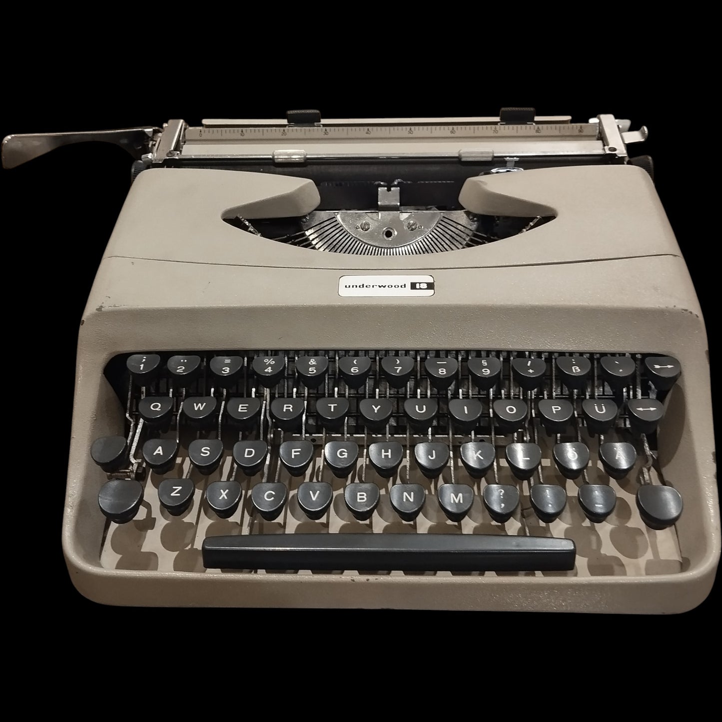 Image of Underwood 18 Typewriter. Available from universaltypewritercompany.in