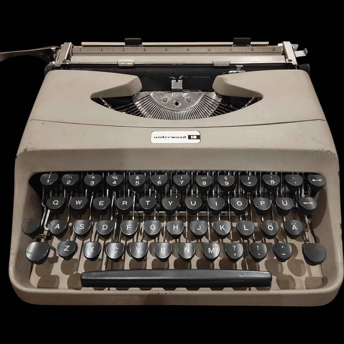 Image of Underwood 18 Typewriter. Available from universaltypewritercompany.in