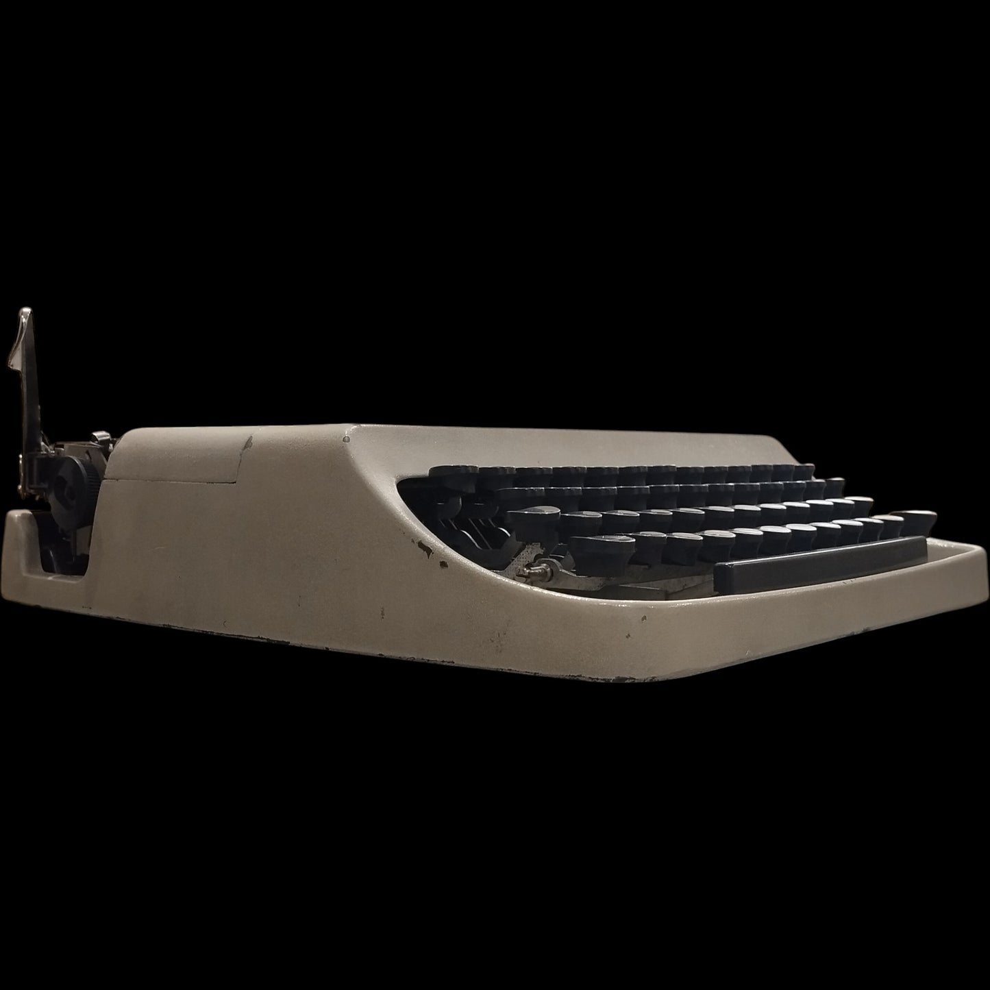 Image of Underwood 18 Typewriter. Available from universaltypewritercompany.in